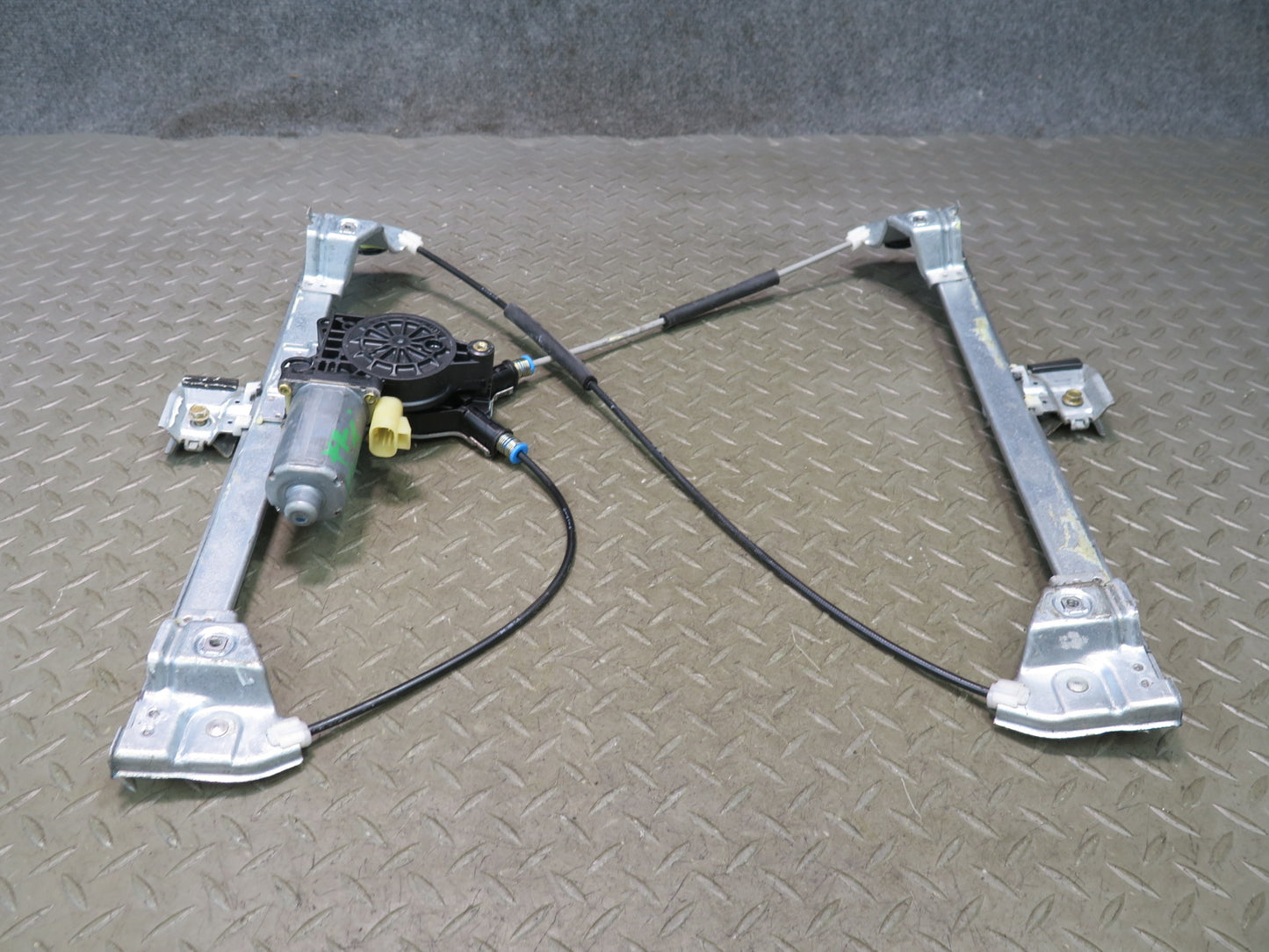 2003-2009 Hummer H2 Front Right Door Window Regulator w Motor