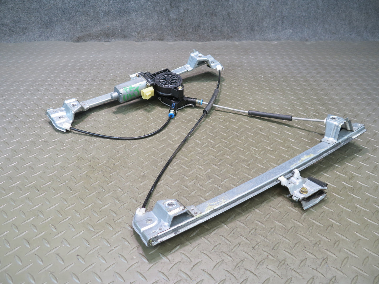 2003-2009 Hummer H2 Front Right Door Window Regulator w Motor