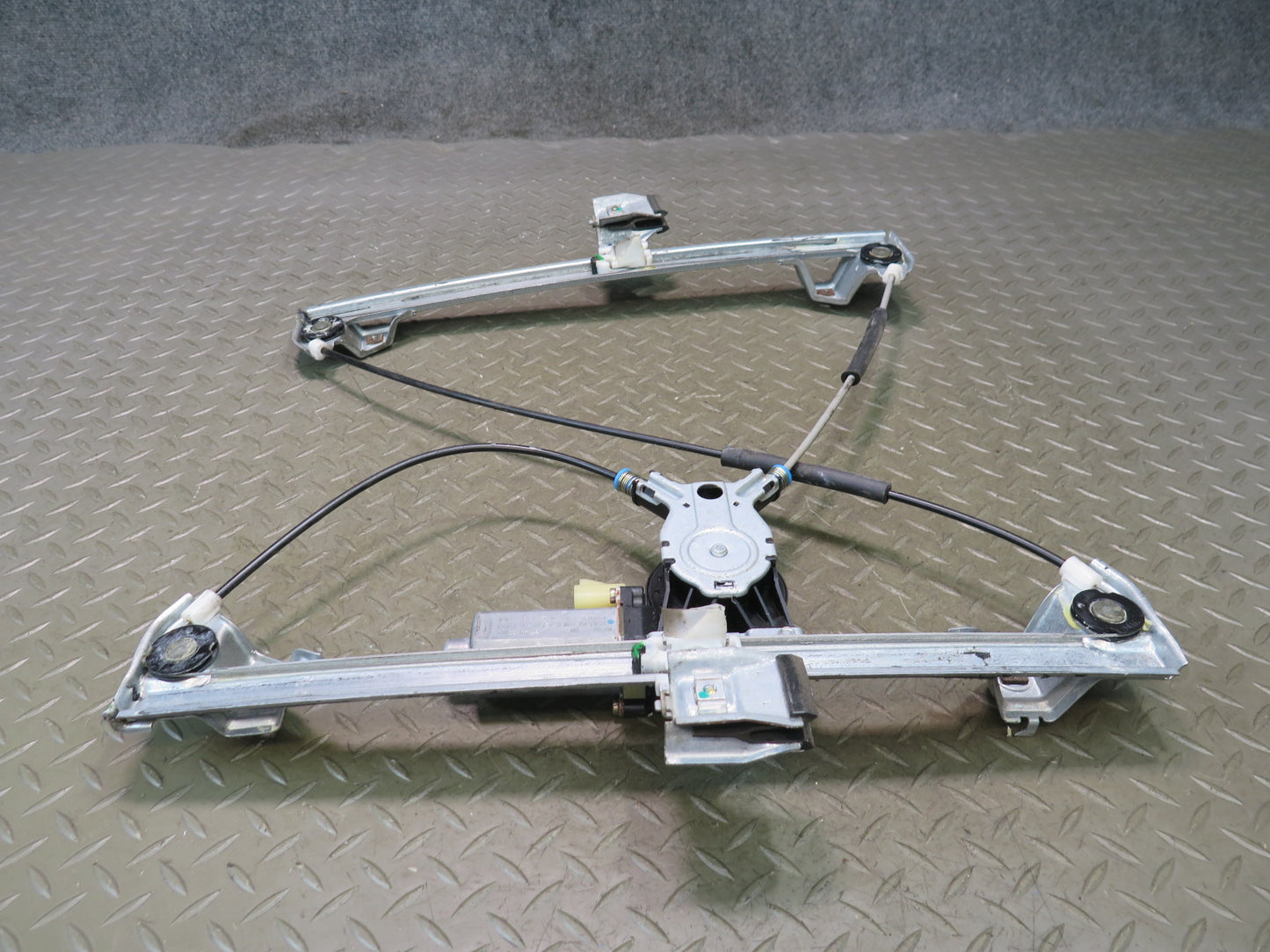2003-2009 Hummer H2 Front Right Door Window Regulator w Motor