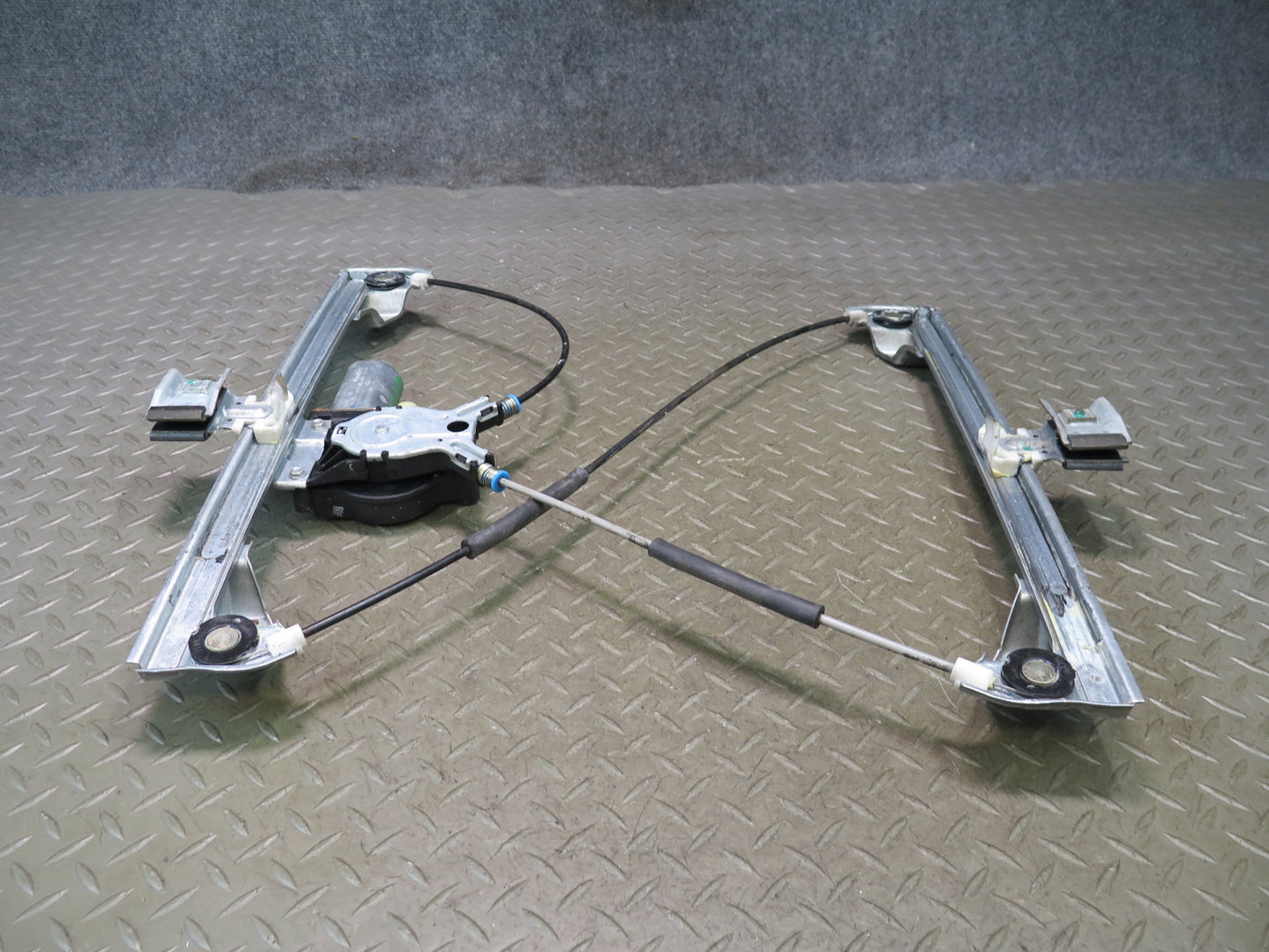2003-2009 Hummer H2 Front Right Door Window Regulator w Motor