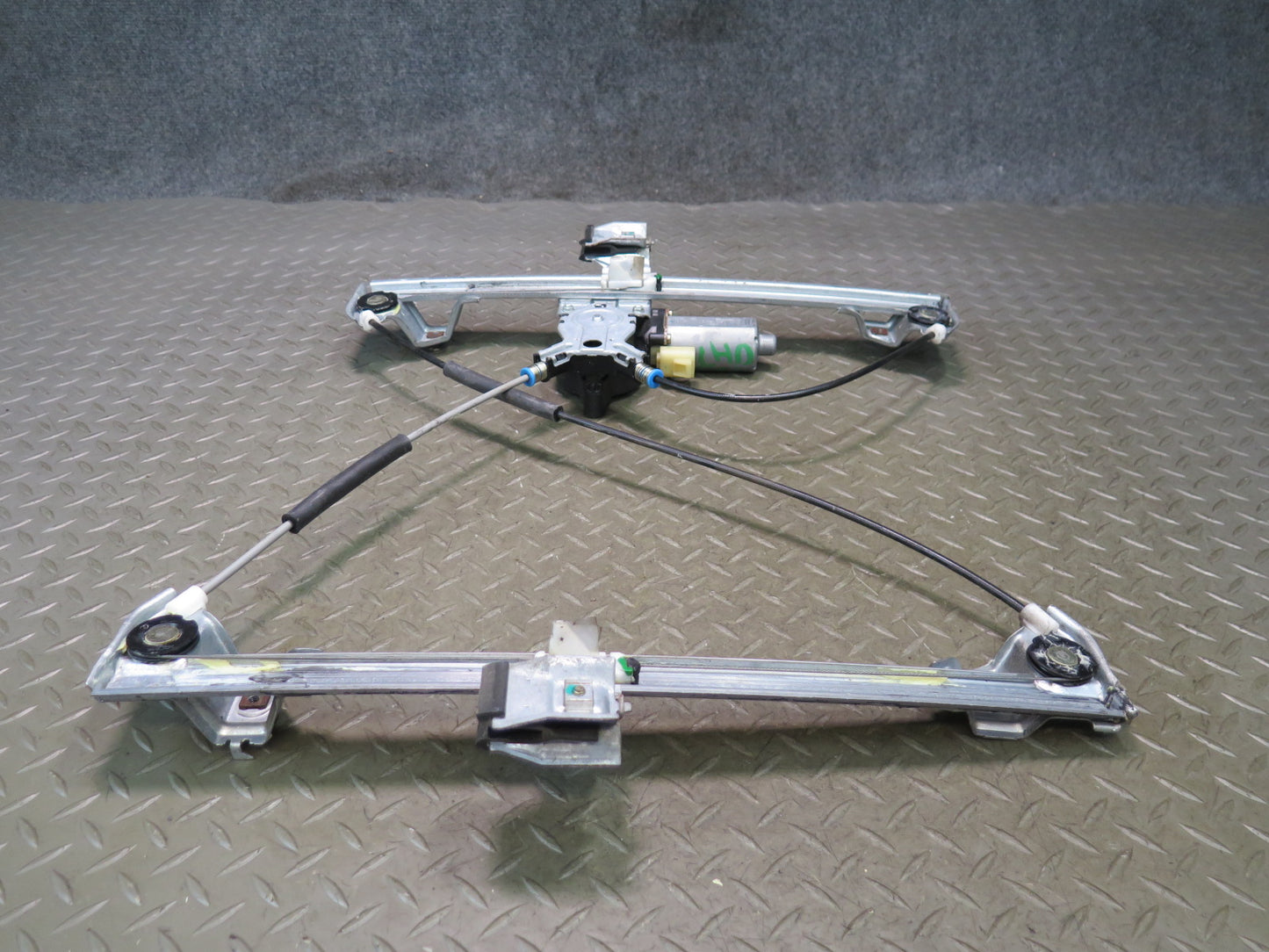 2003-2009 Hummer H2 Front Right Door Window Regulator w Motor