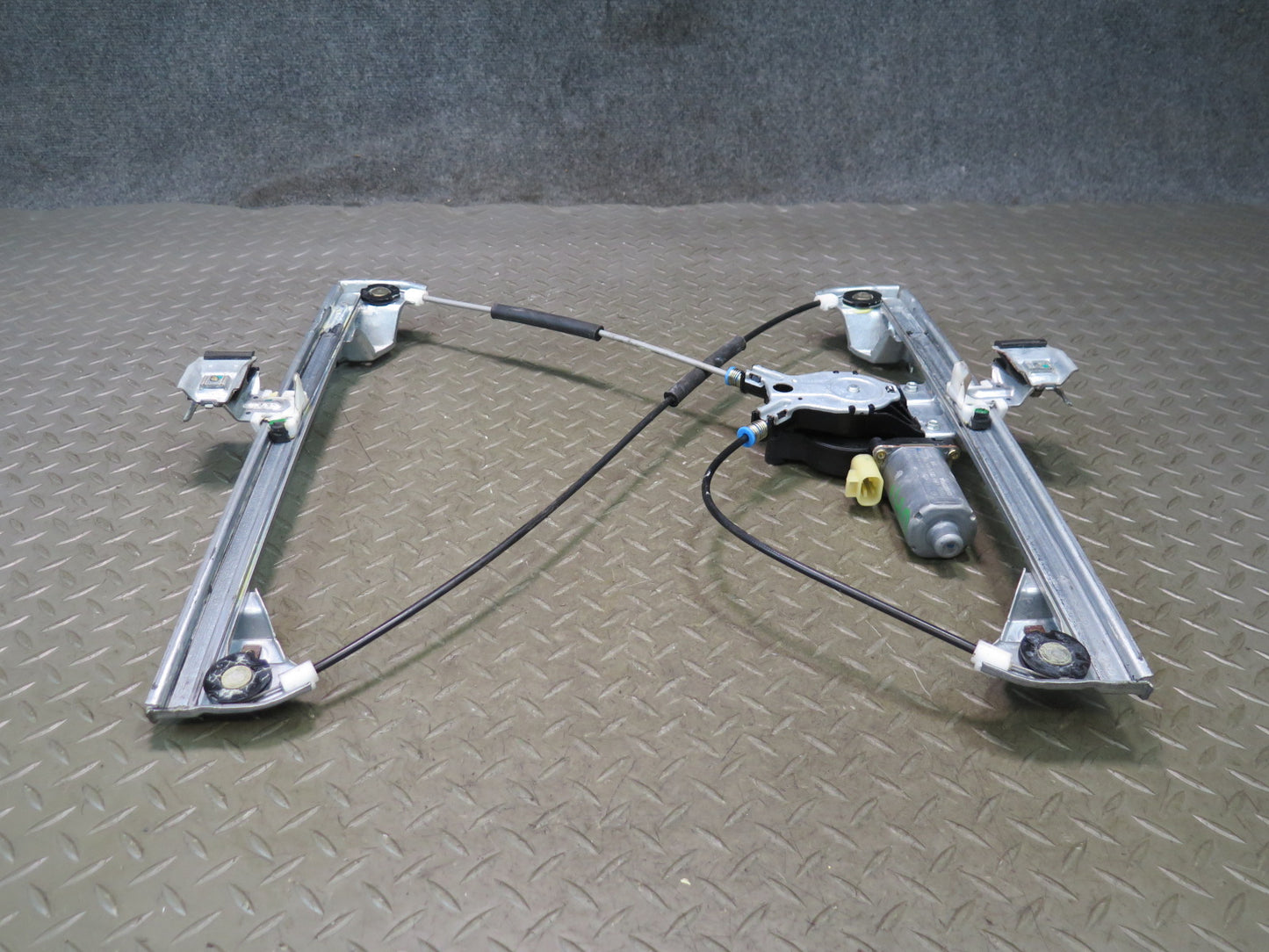 2003-2009 Hummer H2 Front Right Door Window Regulator w Motor
