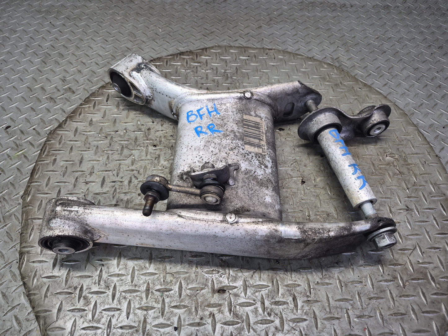 97-03 BMW E39 540i RWD Sedan Rear Right Lower Control Arm w Integral Link OEM