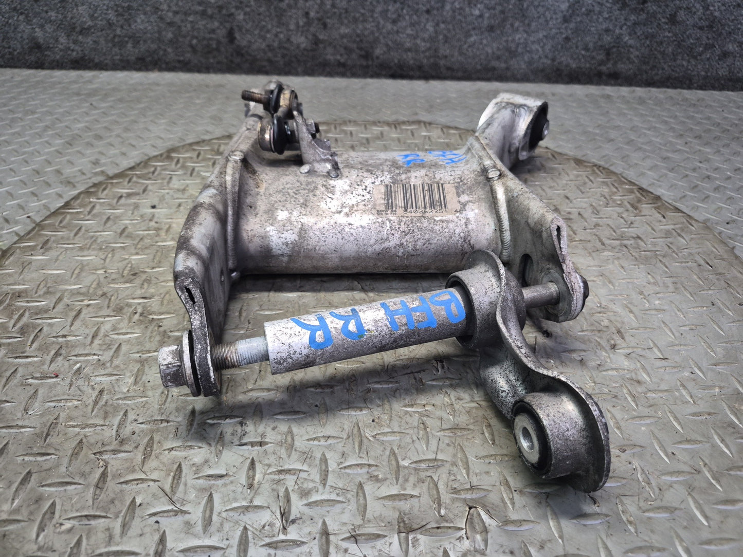 97-03 BMW E39 540i RWD Sedan Rear Right Lower Control Arm w Integral Link OEM