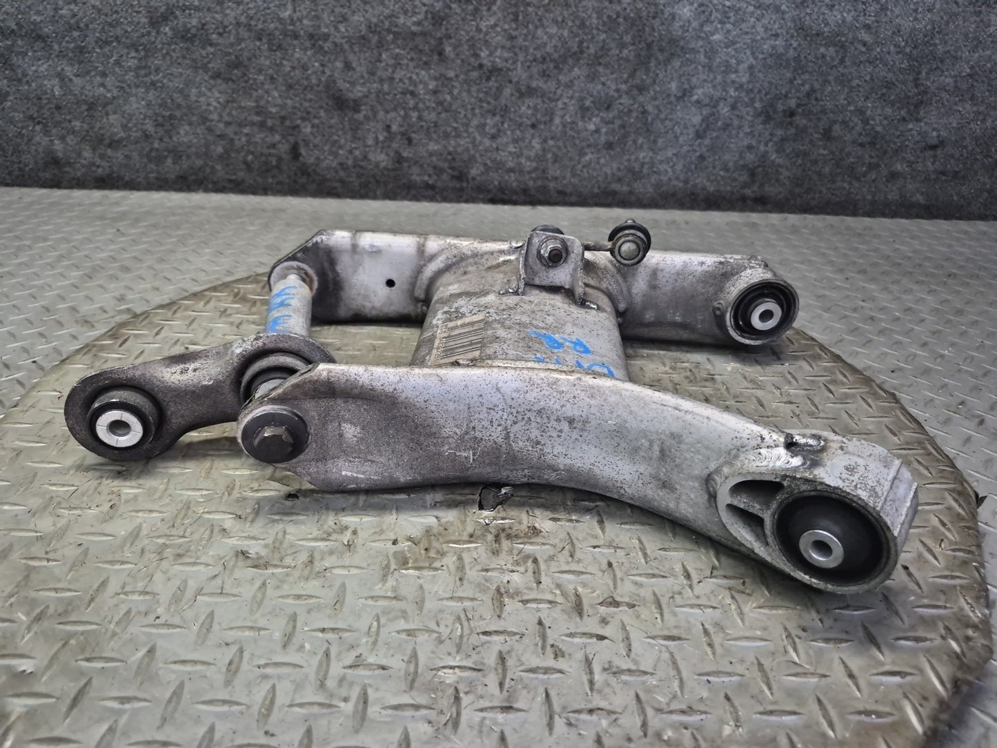 97-03 BMW E39 540i RWD Sedan Rear Right Lower Control Arm w Integral Link OEM