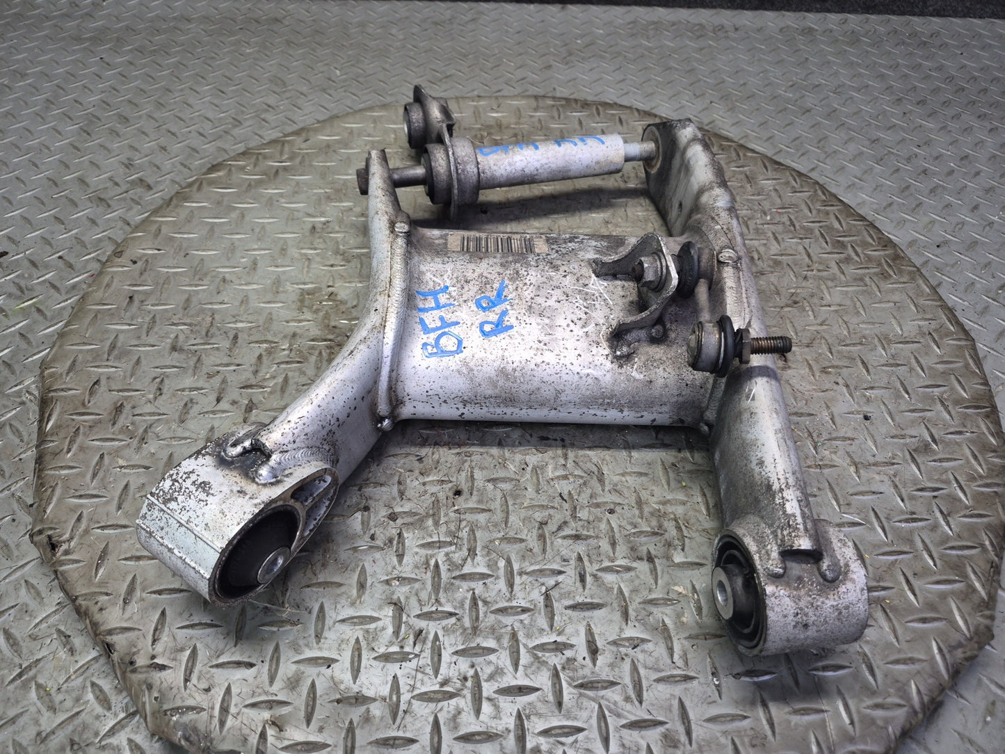 97-03 BMW E39 540i RWD Sedan Rear Right Lower Control Arm w Integral Link OEM