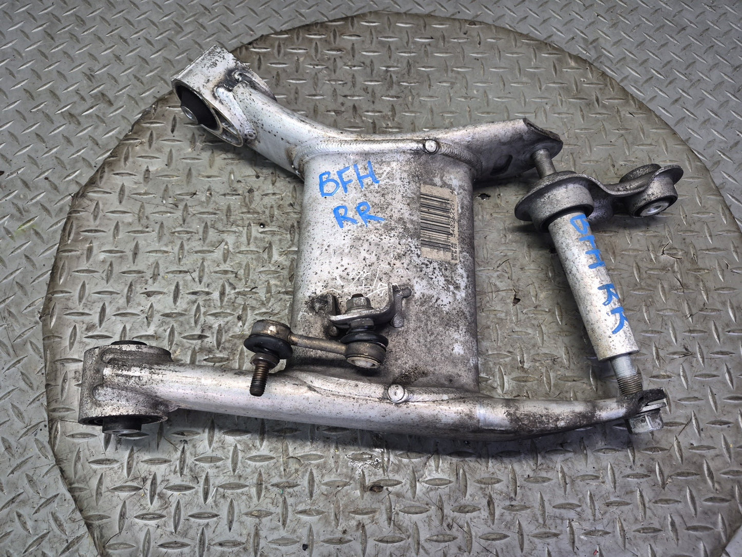 97-03 BMW E39 540i RWD Sedan Rear Right Lower Control Arm w Integral Link OEM