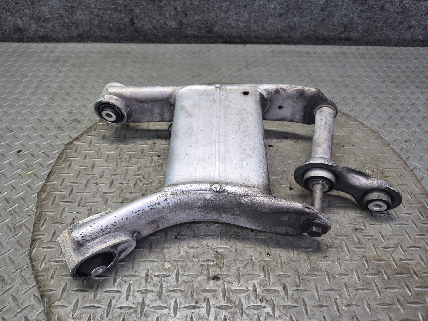97-03 BMW E39 540i RWD Sedan Rear Right Lower Control Arm w Integral Link OEM