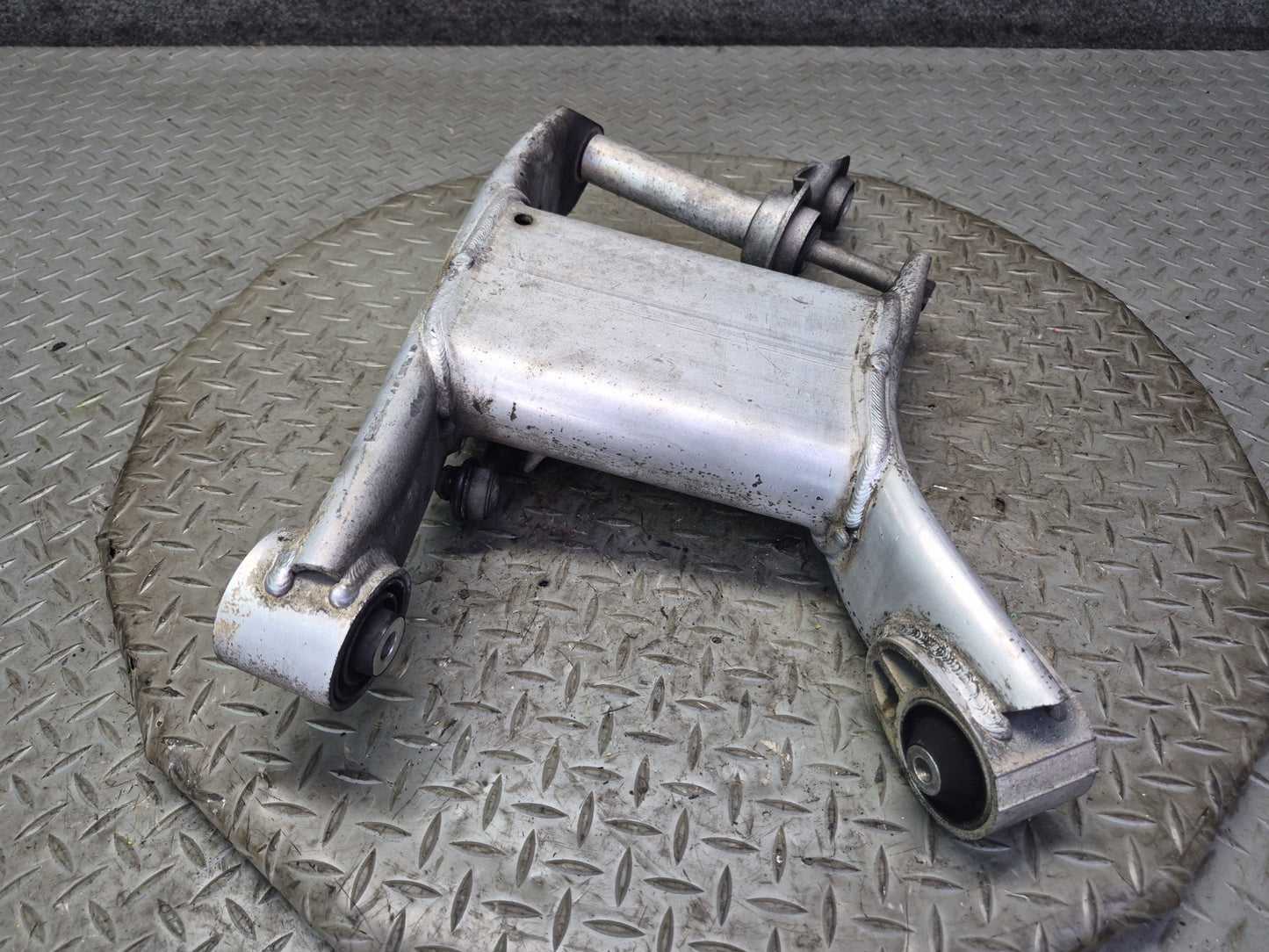 97-03 BMW E39 540i RWD Sedan Rear Right Lower Control Arm w Integral Link OEM