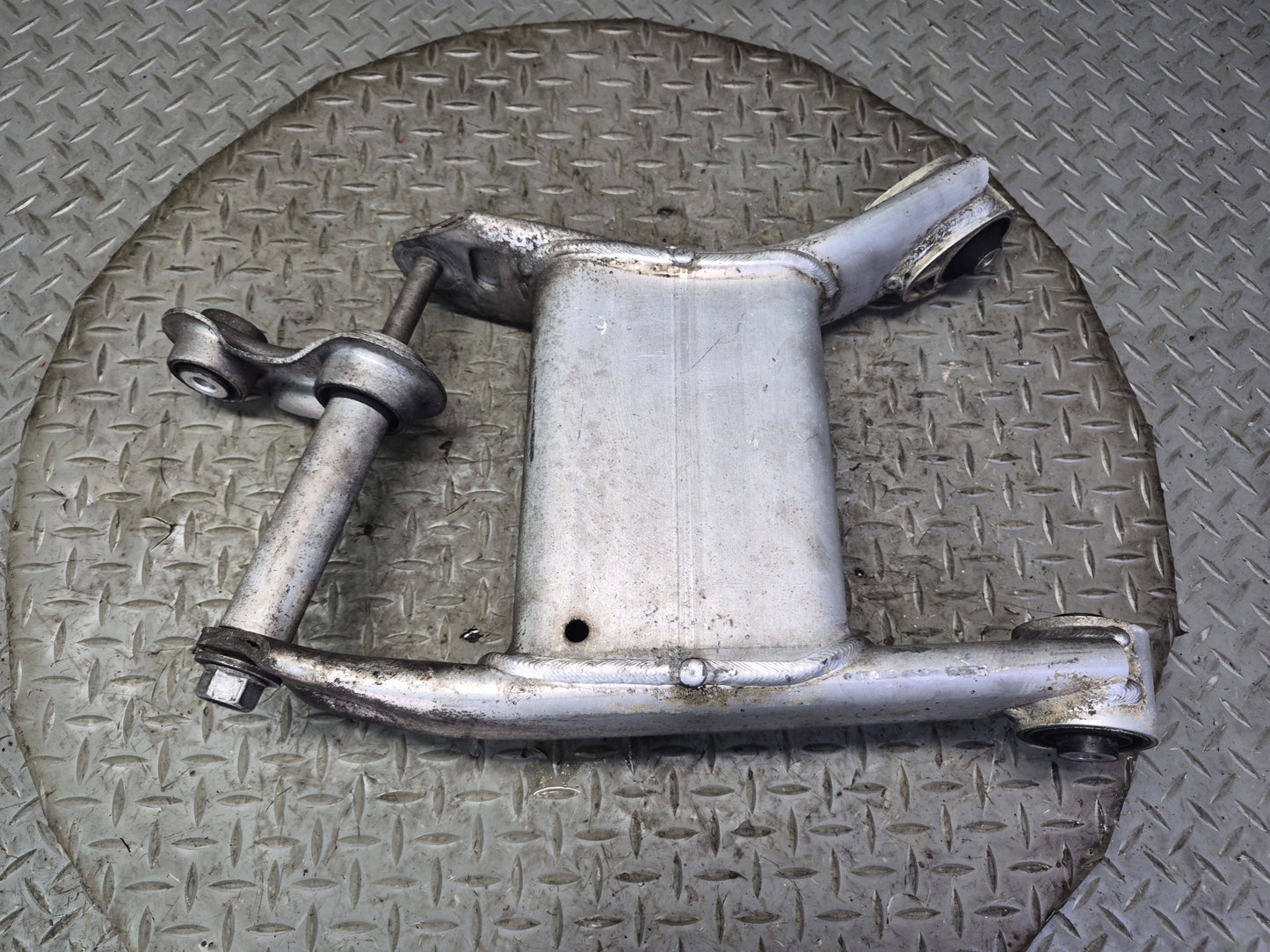 97-03 BMW E39 540i RWD Sedan Rear Right Lower Control Arm w Integral Link OEM