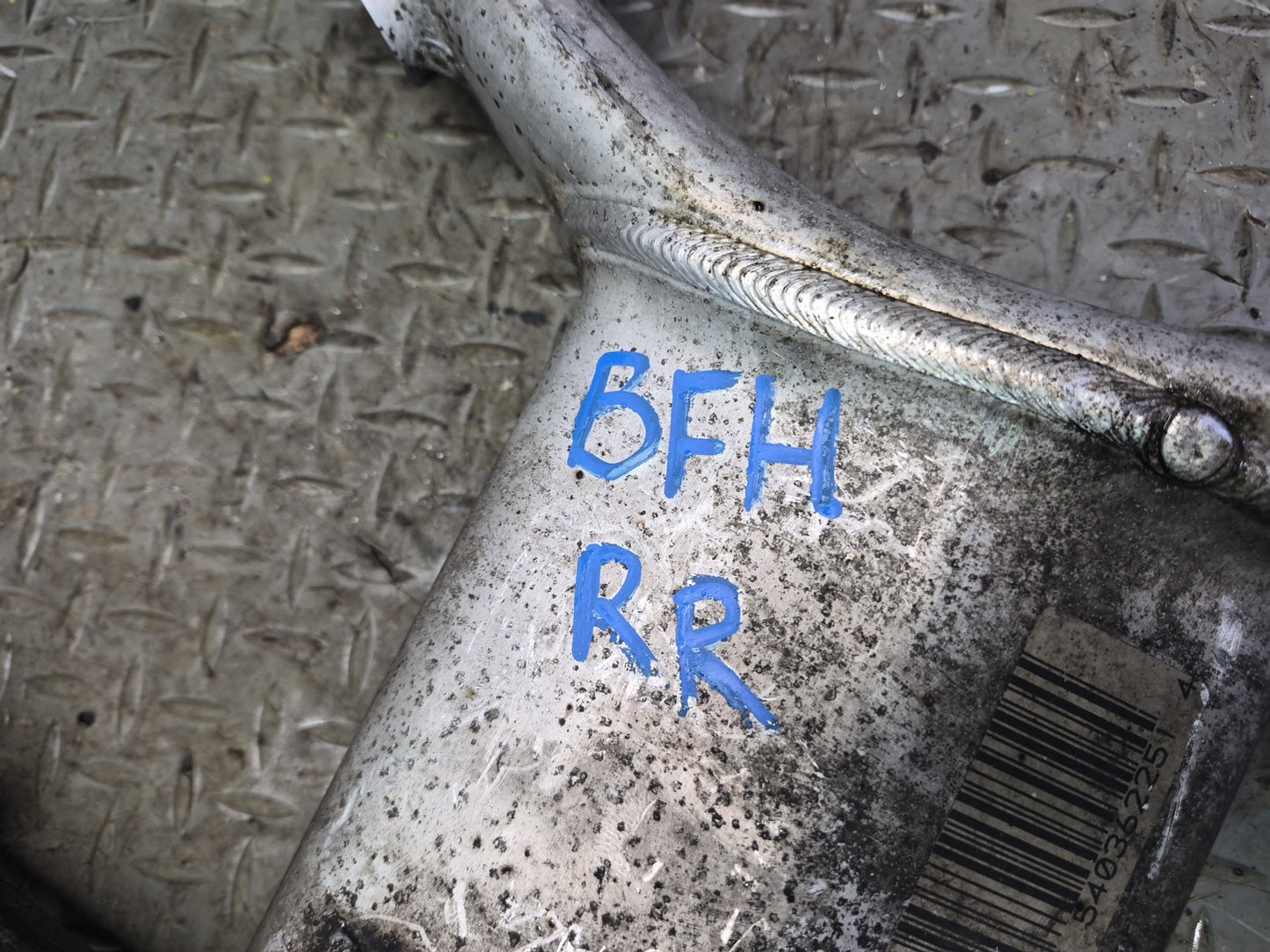 97-03 BMW E39 540i RWD Sedan Rear Right Lower Control Arm w Integral Link OEM