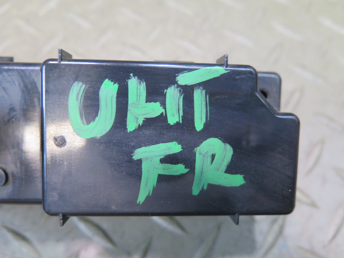 2005-2007 Hummer H2 Front Right Side Door Power Window Mirror Switch 15126401