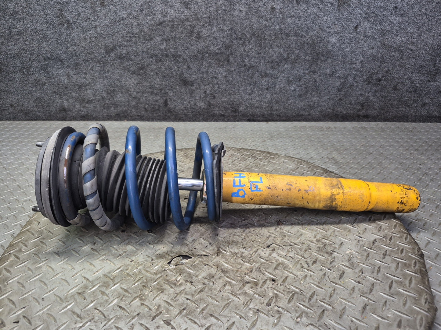 97-99 BMW E39 540i RWD Sedan Set of 2 Front Bilstein Strut Shock Absorber