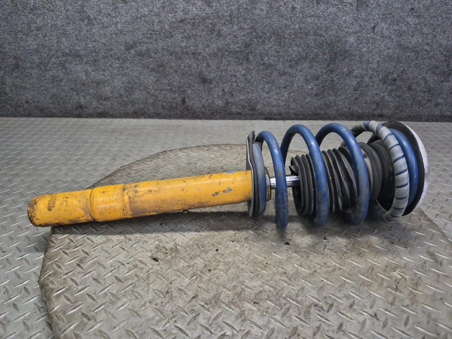 97-99 BMW E39 540i RWD Sedan Set of 2 Front Bilstein Strut Shock Absorber