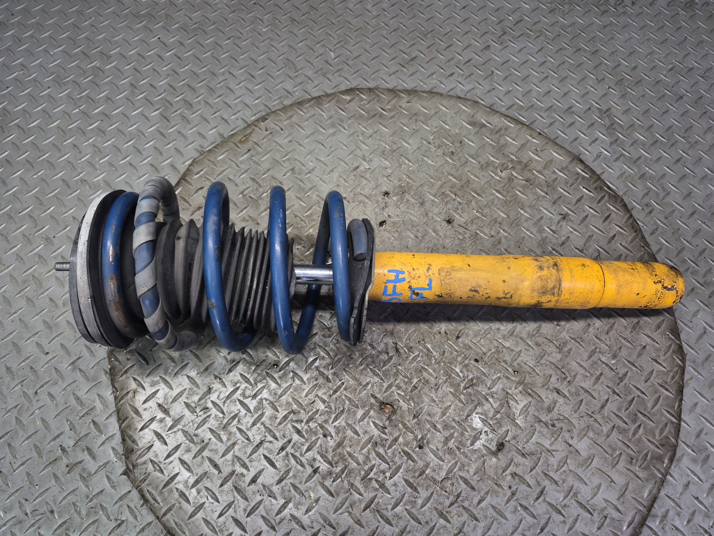 97-99 BMW E39 540i RWD Sedan Set of 2 Front Bilstein Strut Shock Absorber