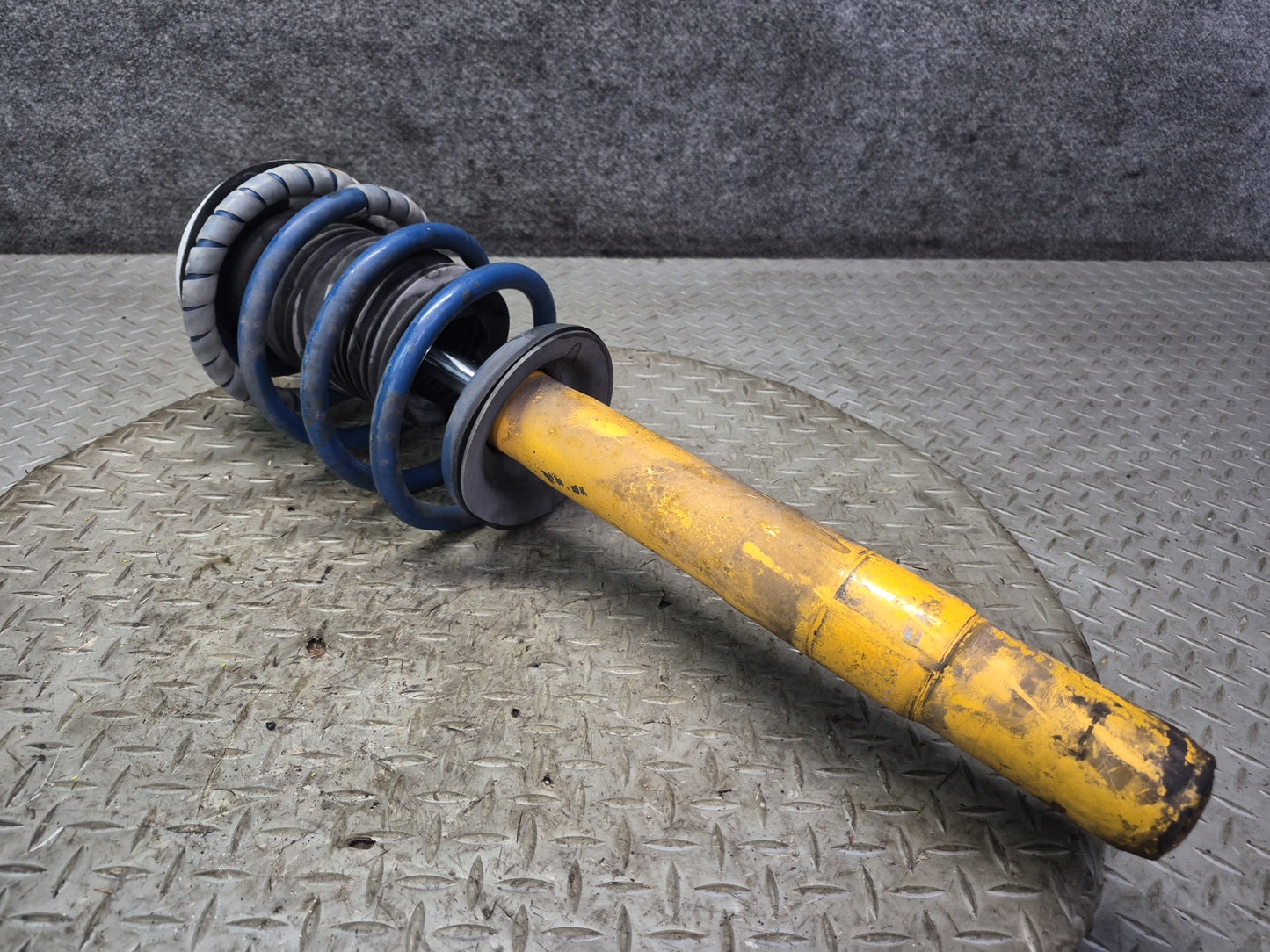 97-99 BMW E39 540i RWD Sedan Set of 2 Front Bilstein Strut Shock Absorber