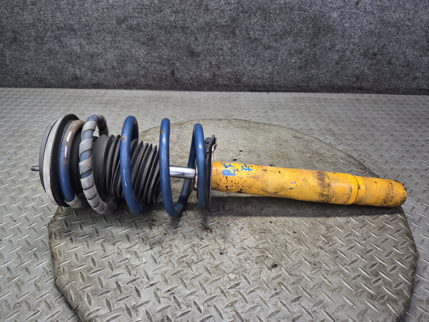 97-99 BMW E39 540i RWD Sedan Set of 2 Front Bilstein Strut Shock Absorber