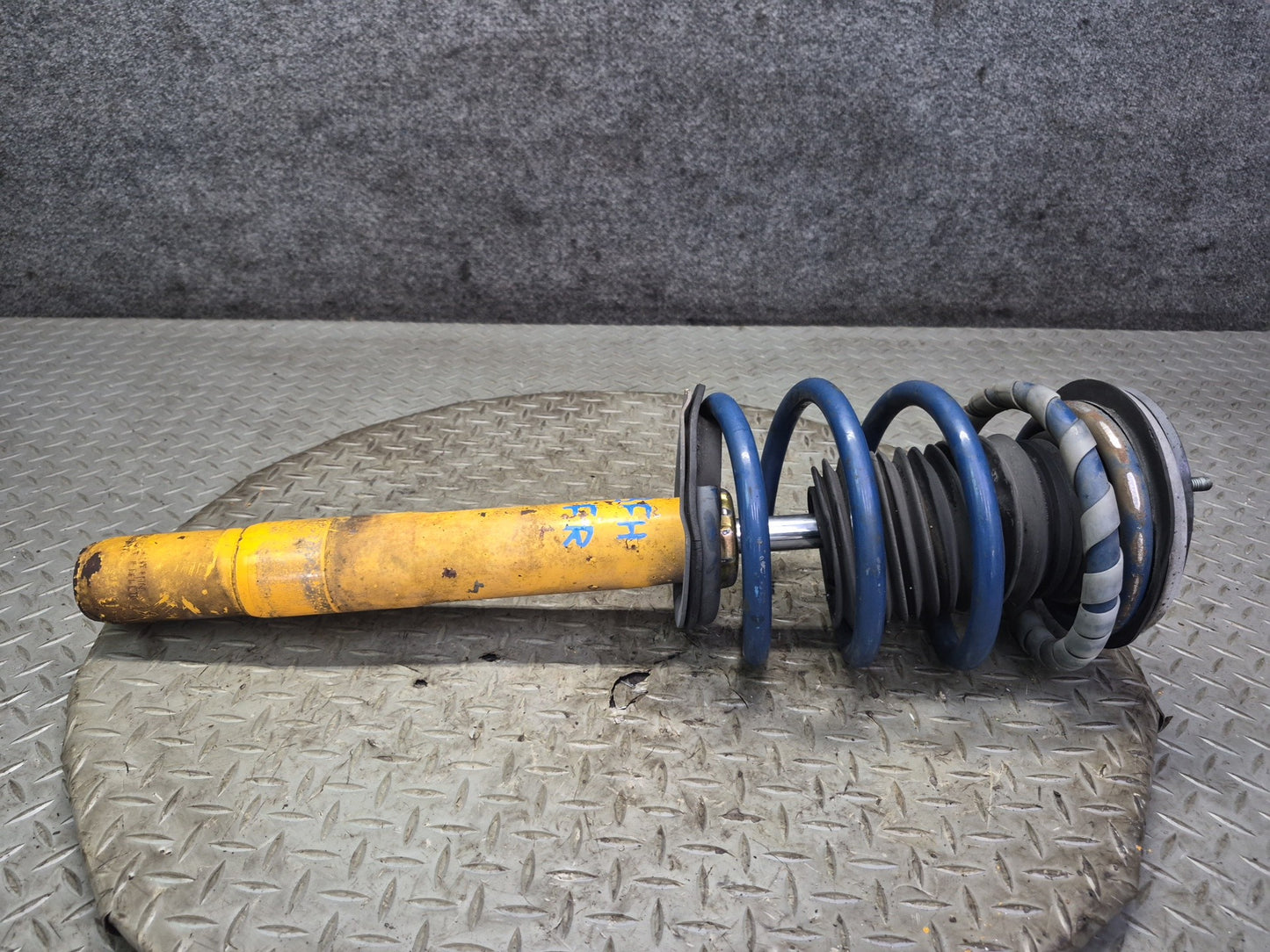 97-99 BMW E39 540i RWD Sedan Set of 2 Front Bilstein Strut Shock Absorber