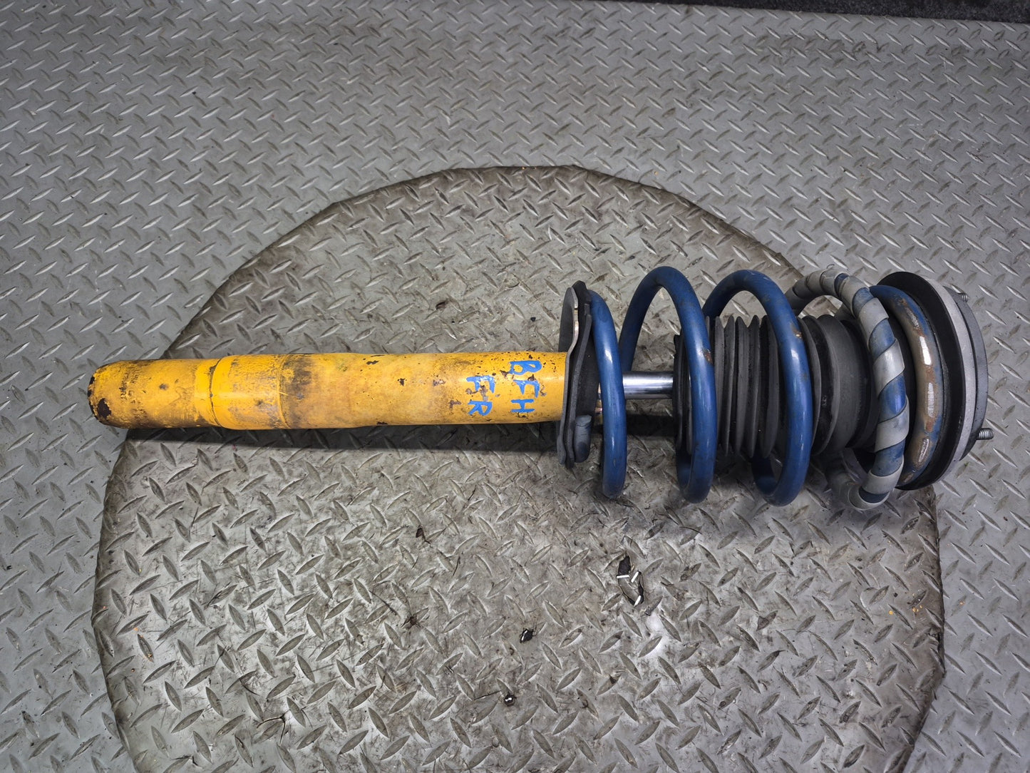 97-99 BMW E39 540i RWD Sedan Set of 2 Front Bilstein Strut Shock Absorber