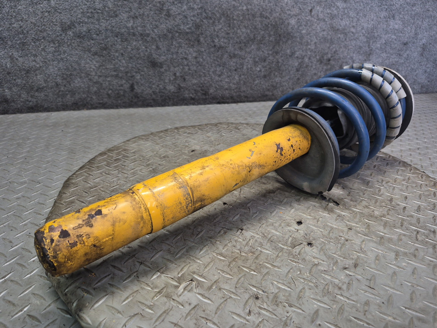 97-99 BMW E39 540i RWD Sedan Set of 2 Front Bilstein Strut Shock Absorber