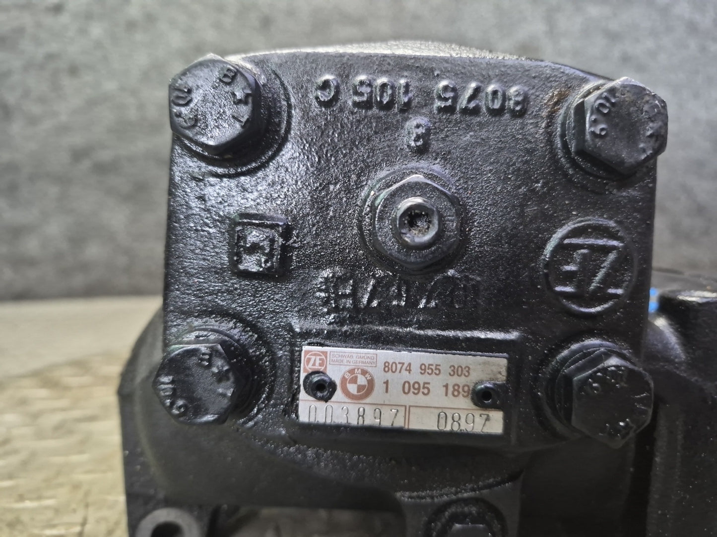 97-03 BMW E39 540i M62 Power Steering Gear Box Gearbox 1095189 OEM