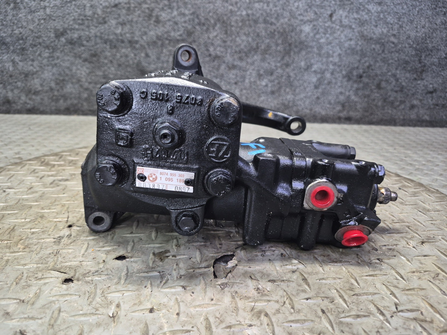 97-03 BMW E39 540i M62 Power Steering Gear Box Gearbox 1095189 OEM