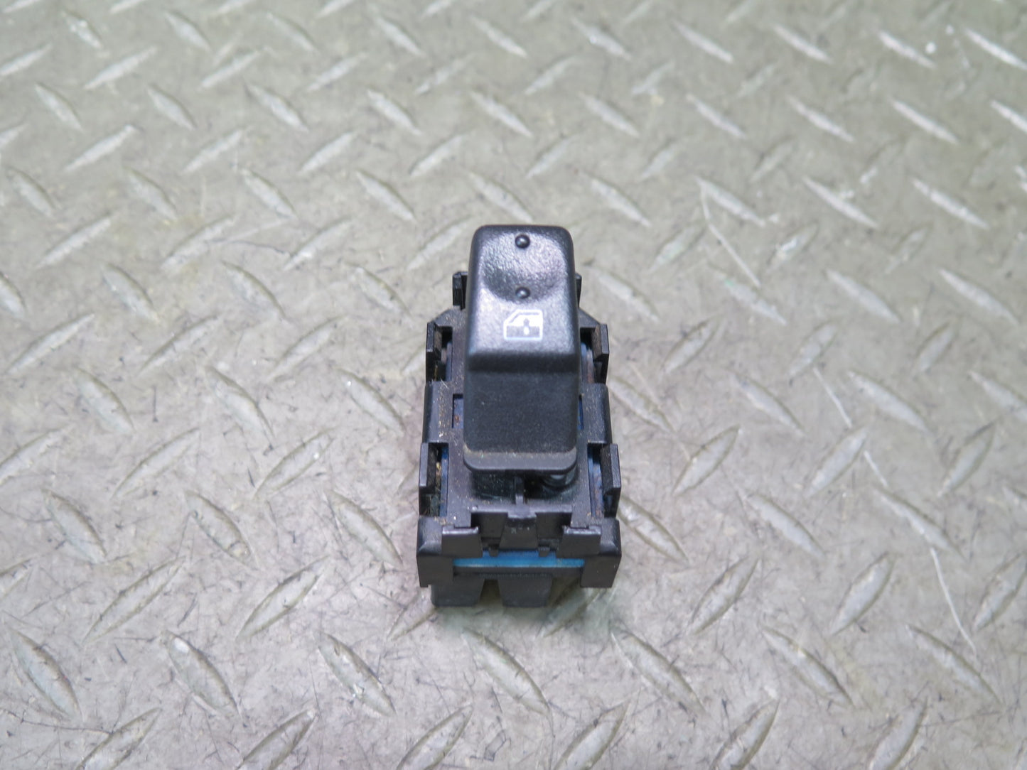 2003-2007 Hummer H2 Rear Left or Right Door Window Control Switch 15093146