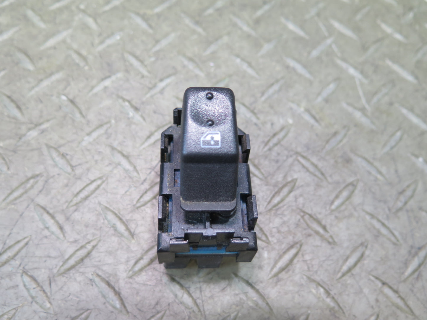 2003-2007 Hummer H2 Rear Left or Right Door Window Control Switch 15093146
