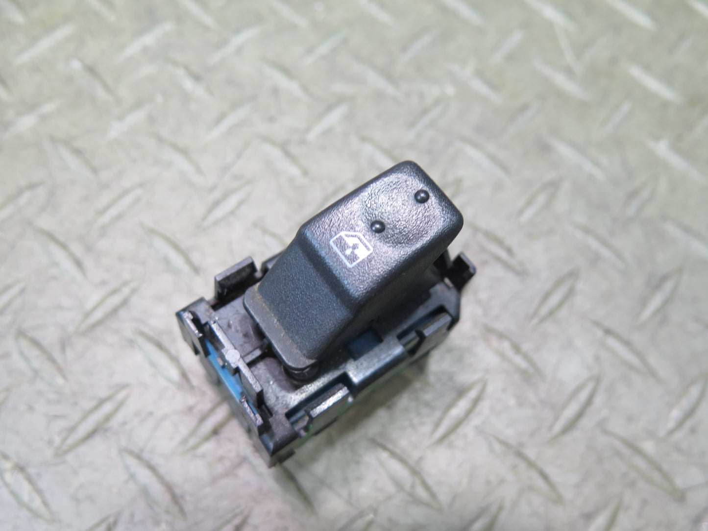 2003-2007 Hummer H2 Rear Left or Right Door Window Control Switch 15093146