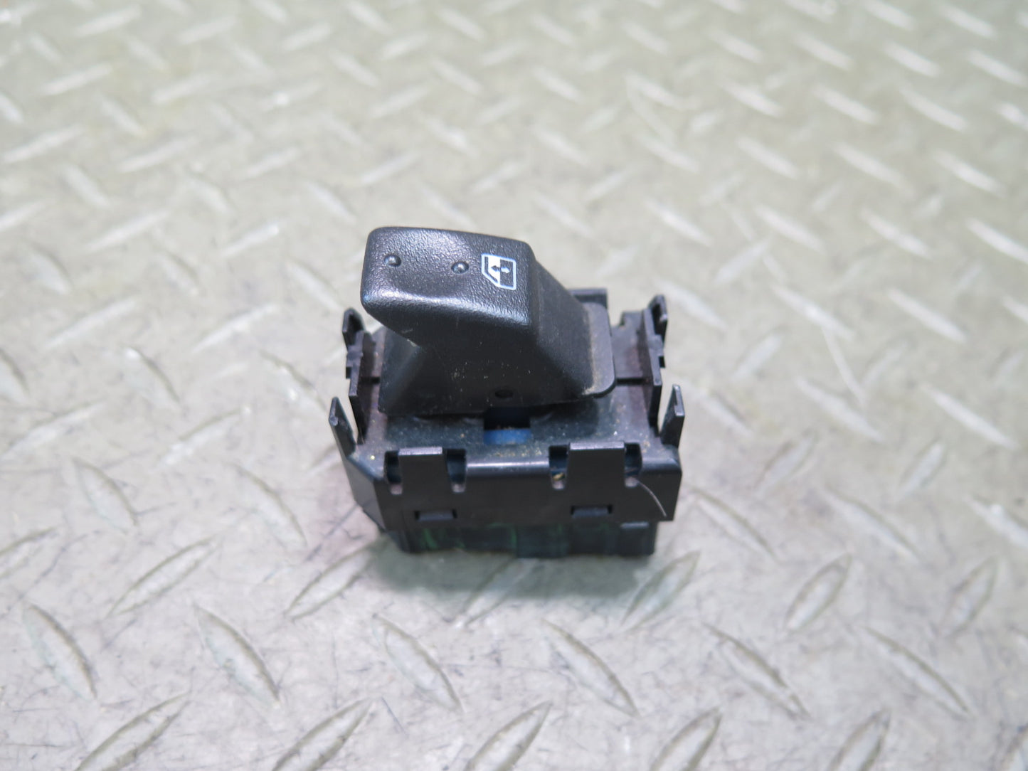 2003-2007 Hummer H2 Rear Left or Right Door Window Control Switch 15093146