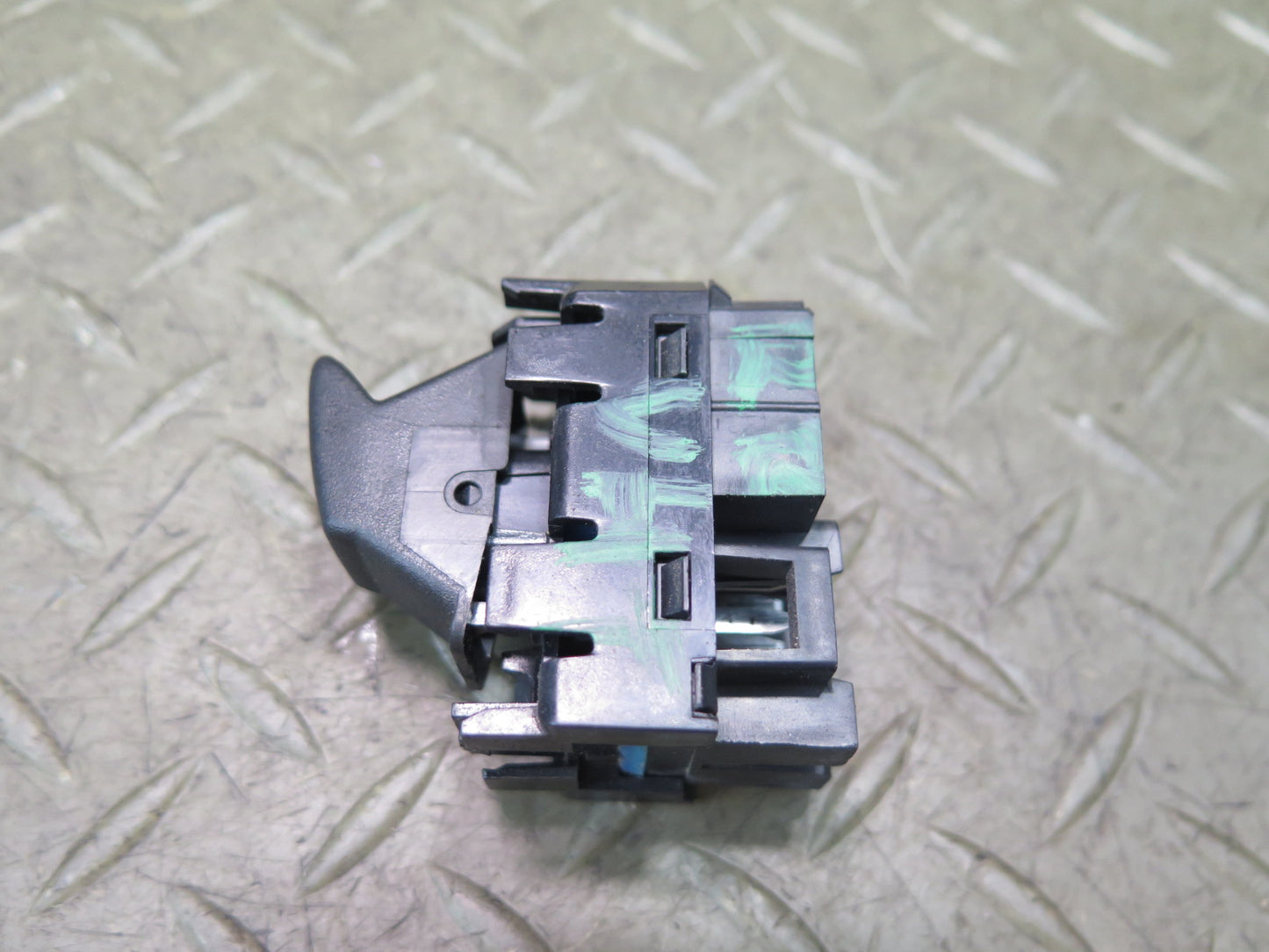 2003-2007 Hummer H2 Rear Left or Right Door Window Control Switch 15093146