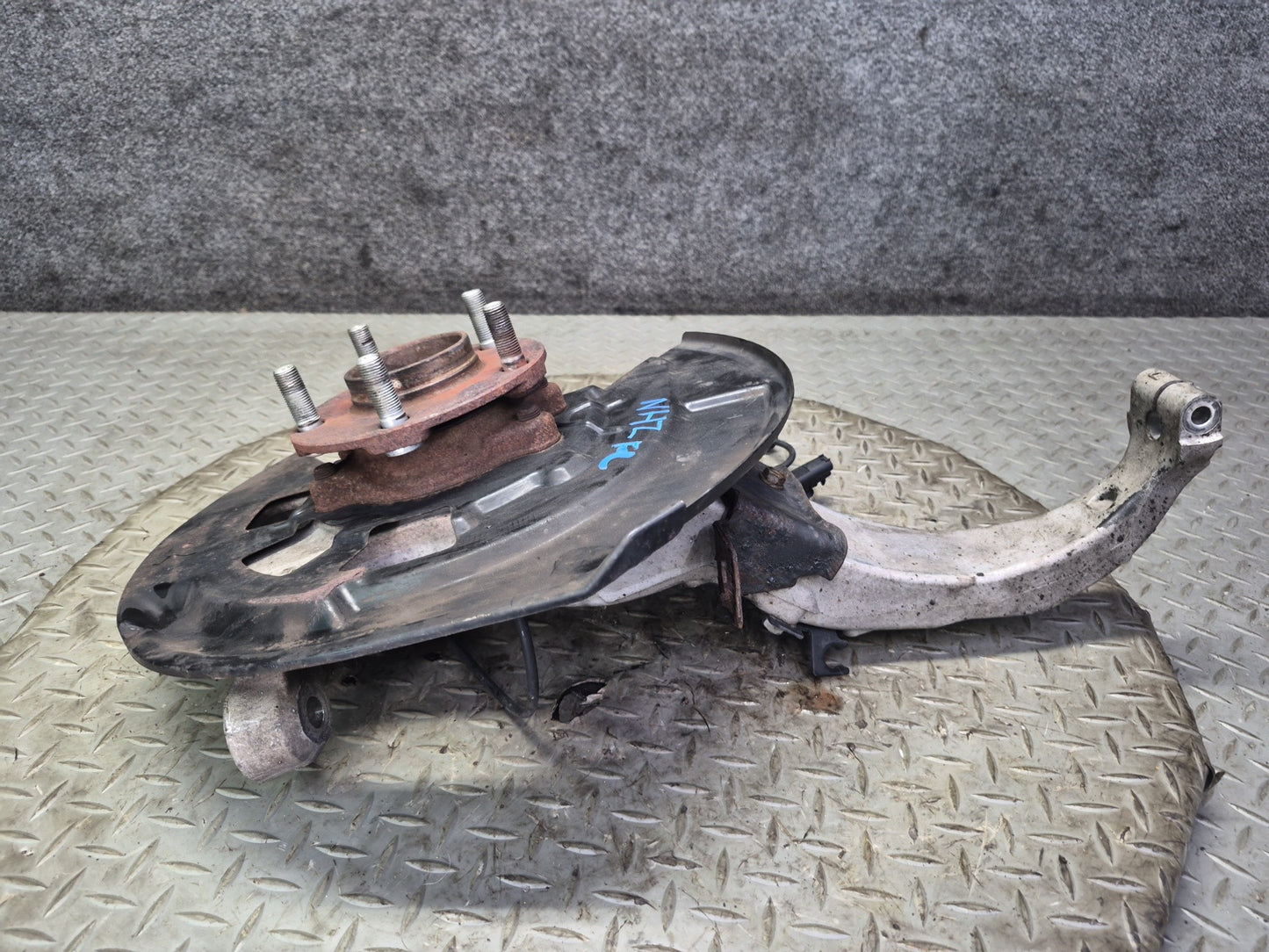 13-20 Nissan Z34 370Z Front Left Spindle Knuckle Wheel Hub Bearing 72K Miles OEM