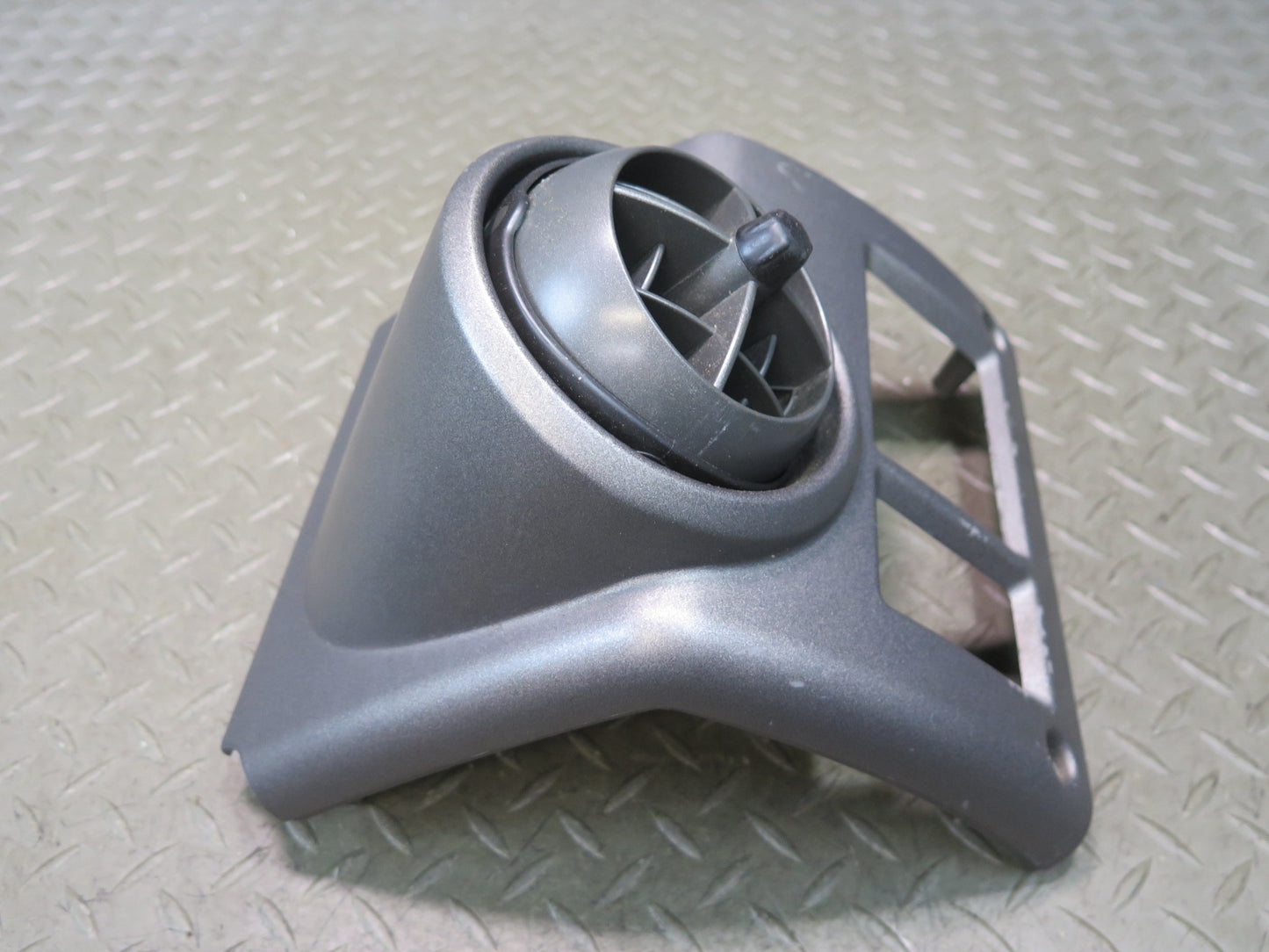 2003-2007 Hummer H2 Dash Front Left Trim Panel w A/C Air Vent 15189808