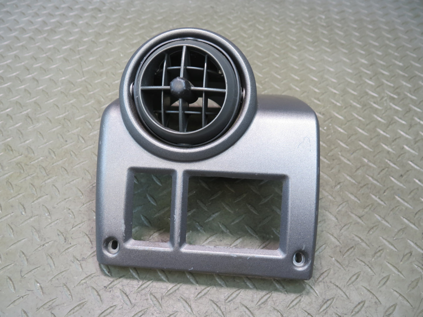 2003-2007 Hummer H2 Dash Front Left Trim Panel w A/C Air Vent 15189808