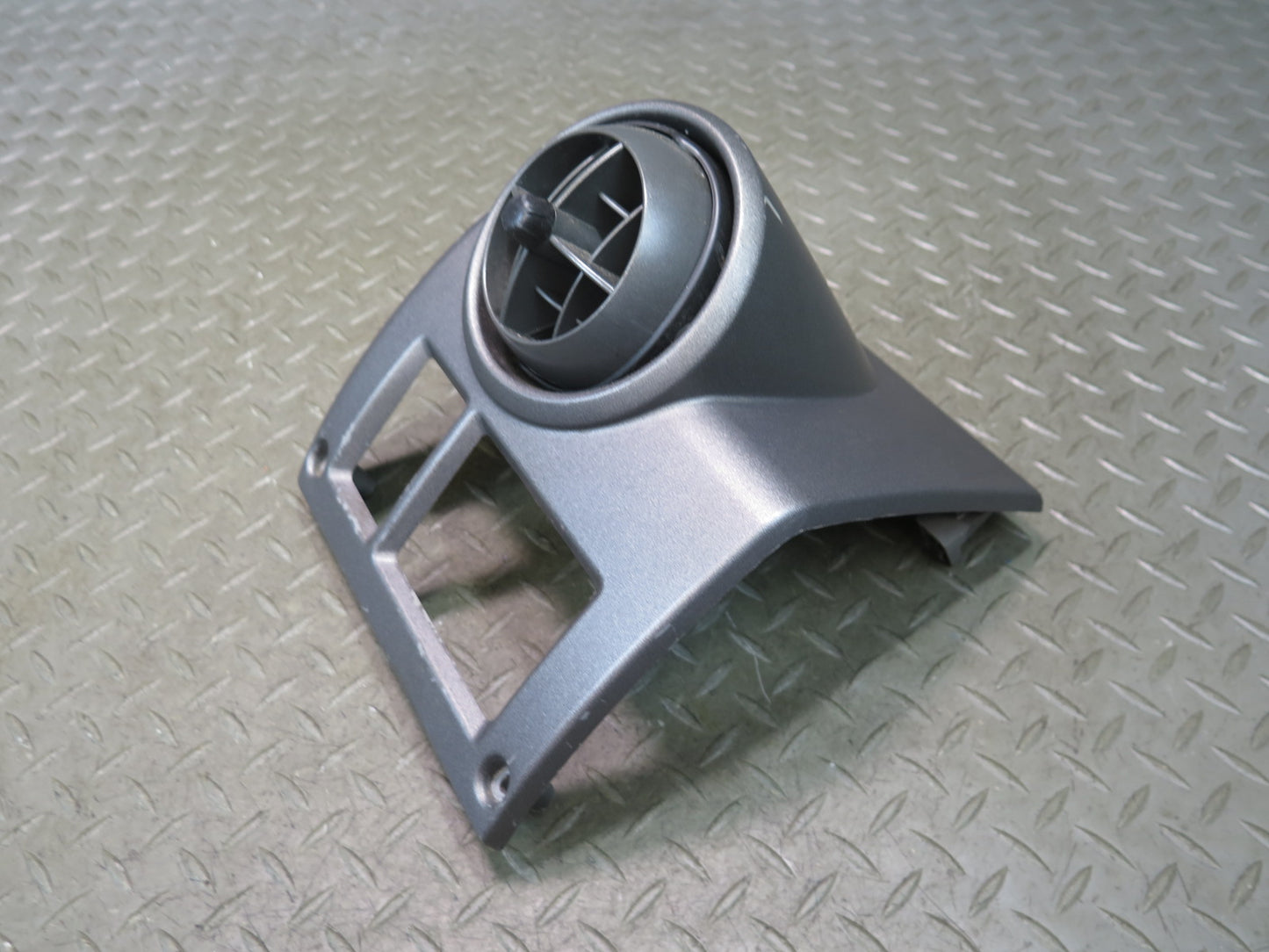 2003-2007 Hummer H2 Dash Front Left Trim Panel w A/C Air Vent 15189808