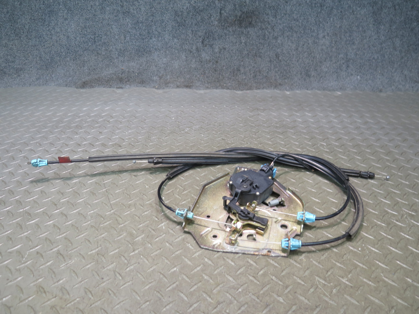 2003-2009 Hummer H2 Rear Trunk Lid Tailgate Liftgate Lock Latch W/ Cables