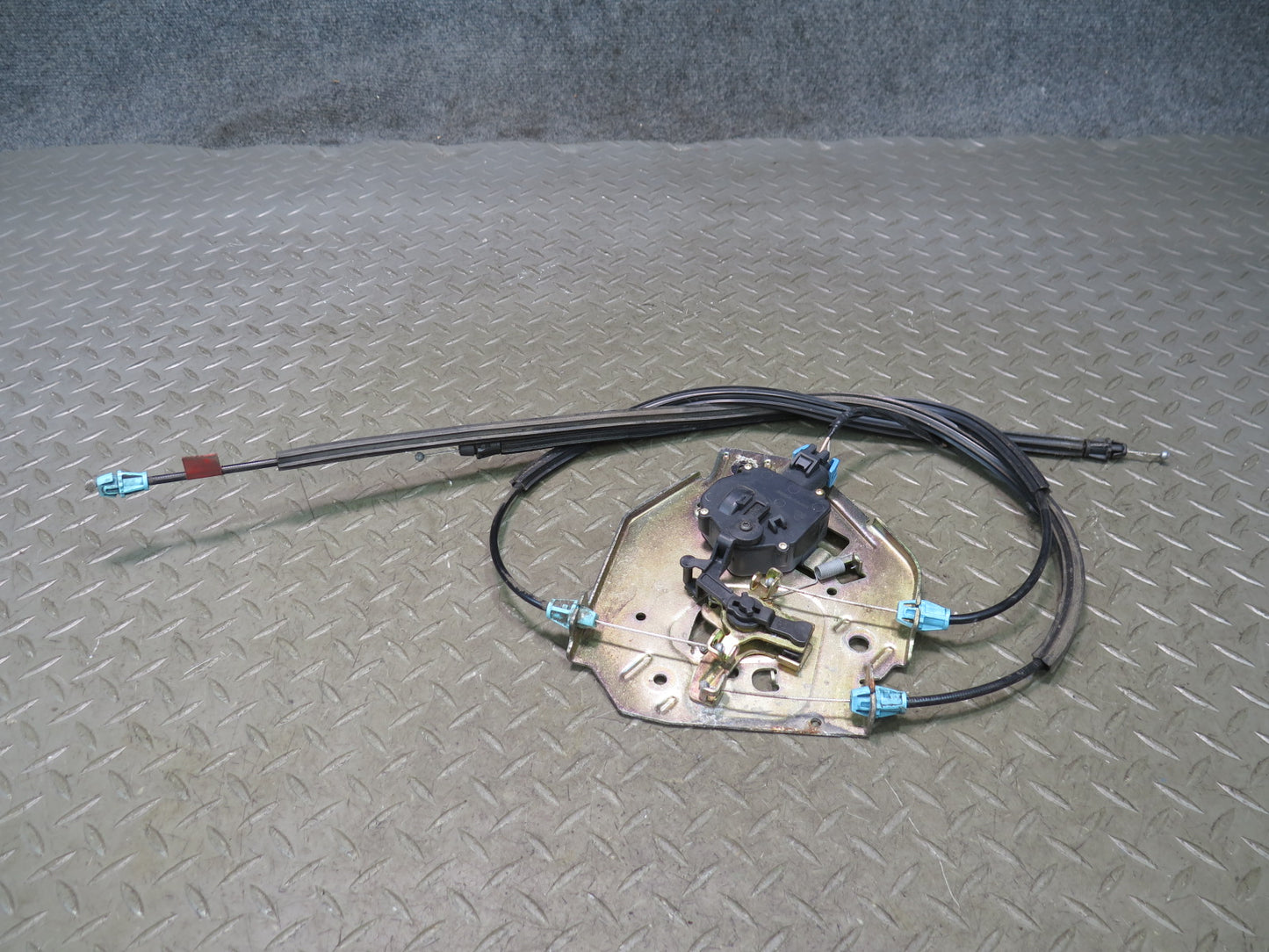 2003-2009 Hummer H2 Rear Trunk Lid Tailgate Liftgate Lock Latch W/ Cables