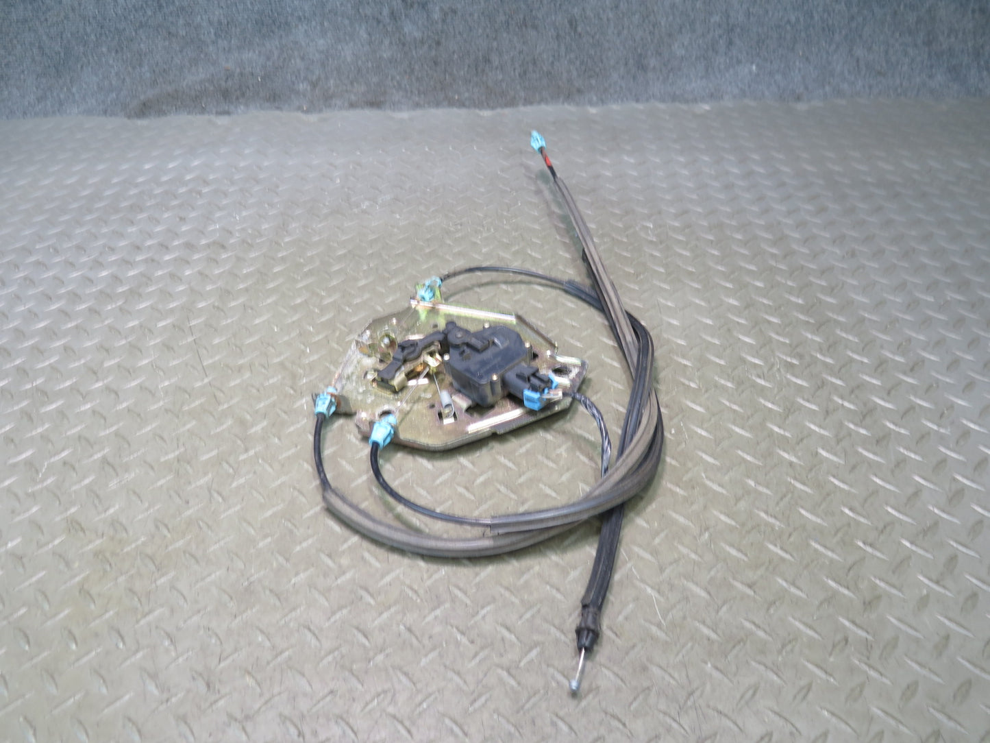 2003-2009 Hummer H2 Rear Trunk Lid Tailgate Liftgate Lock Latch W/ Cables