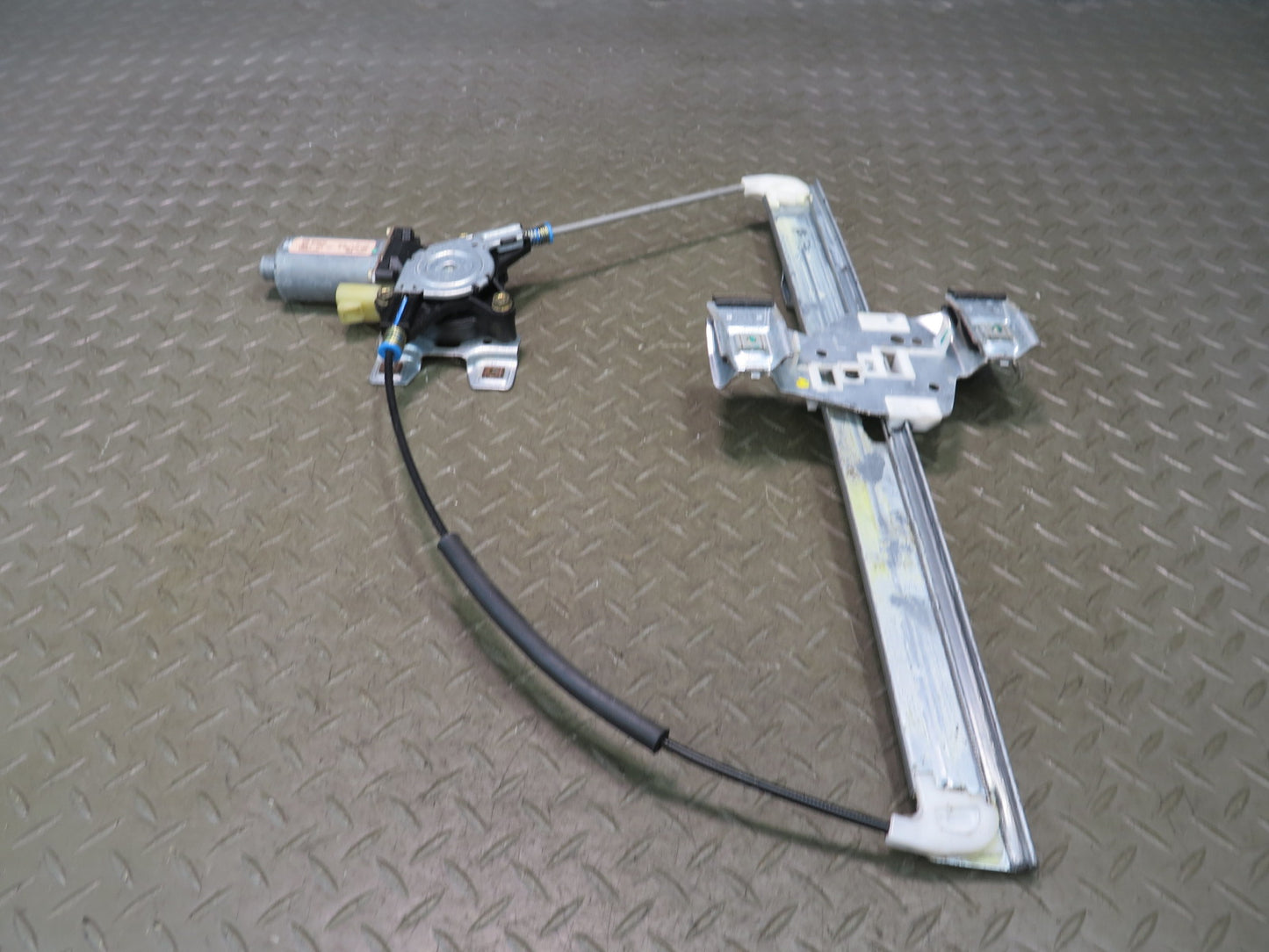 2003-2009 Hummer H2 Rear Left Side Door Window Regulator W/ Motor