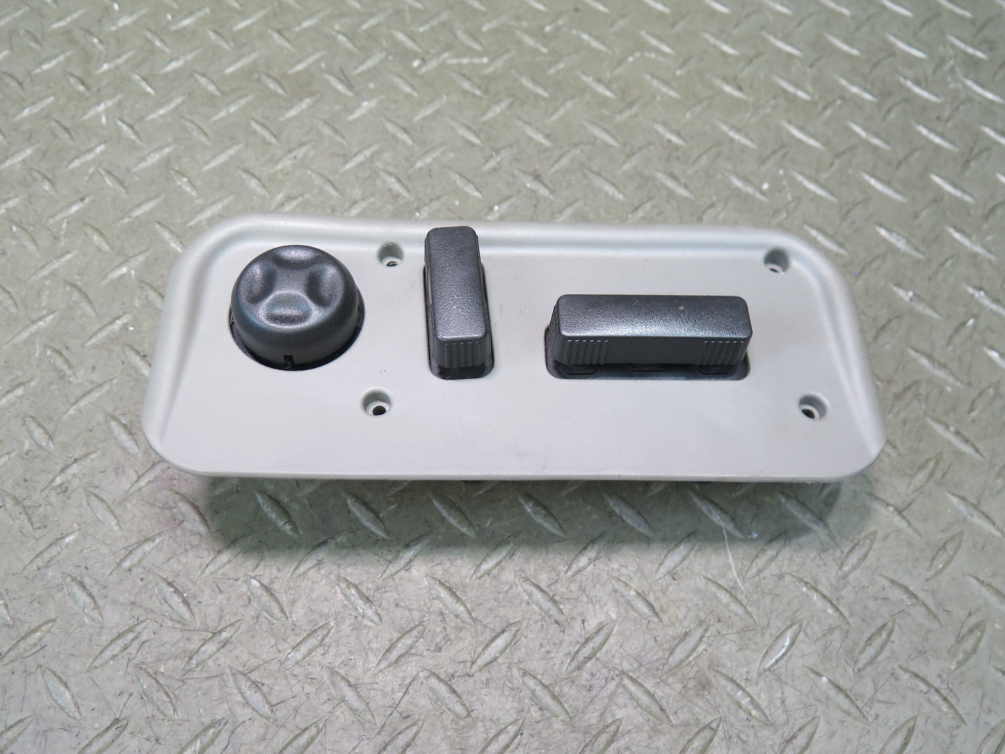2003-2007 Hummer H2 Front Right Side Seat Adjust Control Switch