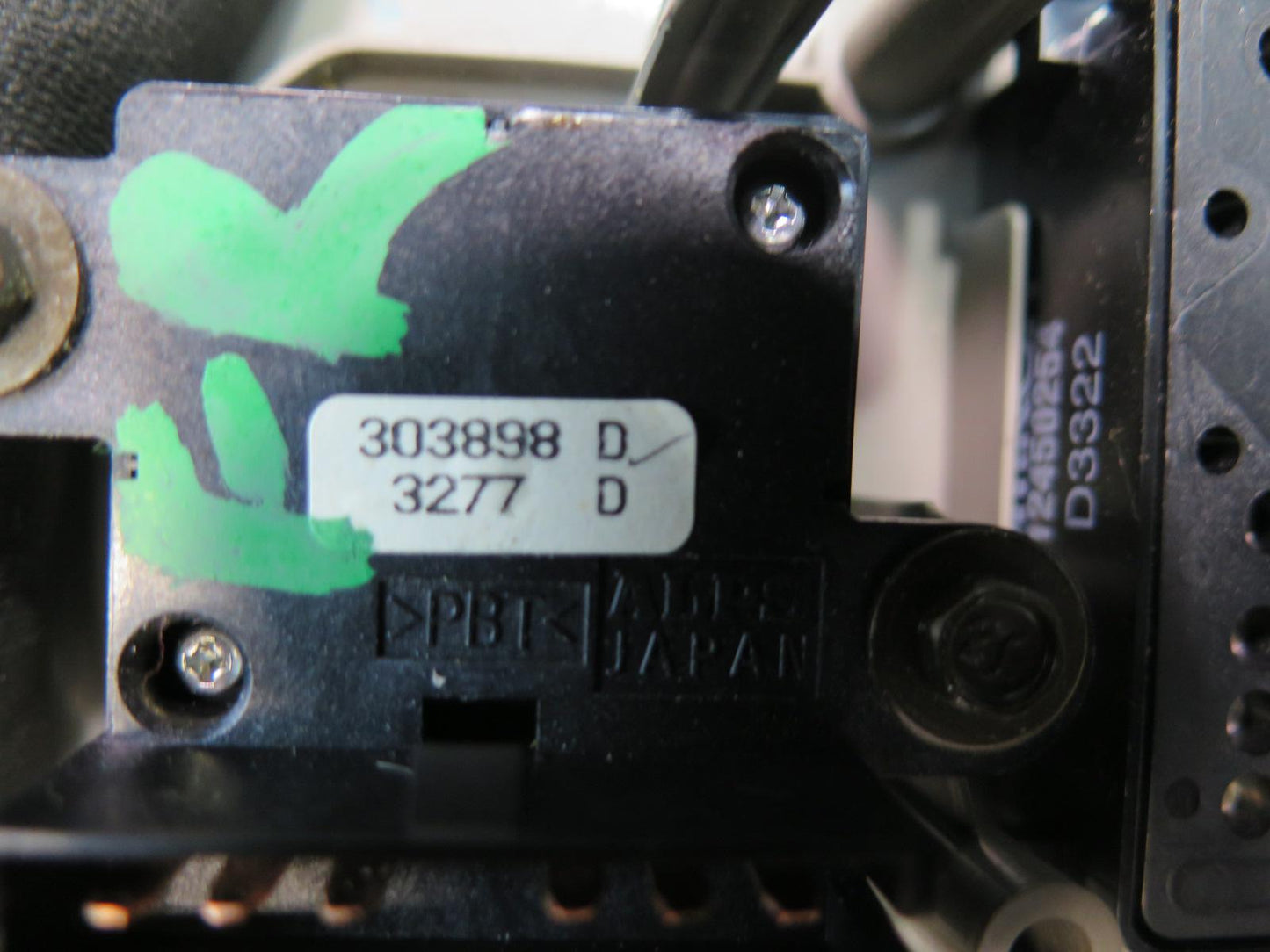 2003-2007 Hummer H2 Front Right Side Seat Adjust Control Switch