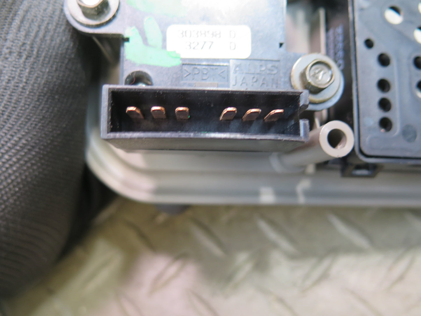 2003-2007 Hummer H2 Front Right Side Seat Adjust Control Switch