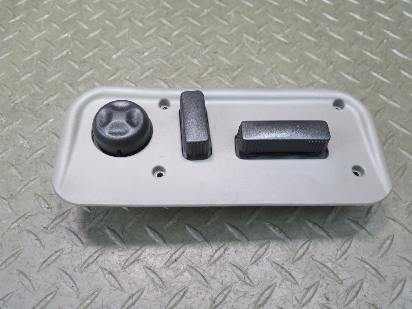 2003-2007 Hummer H2 Front Right Side Seat Adjust Control Switch