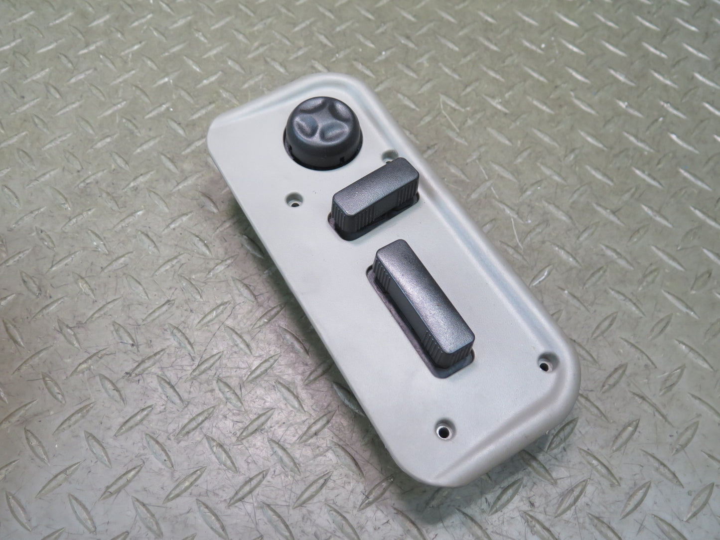 2003-2007 Hummer H2 Front Right Side Seat Adjust Control Switch