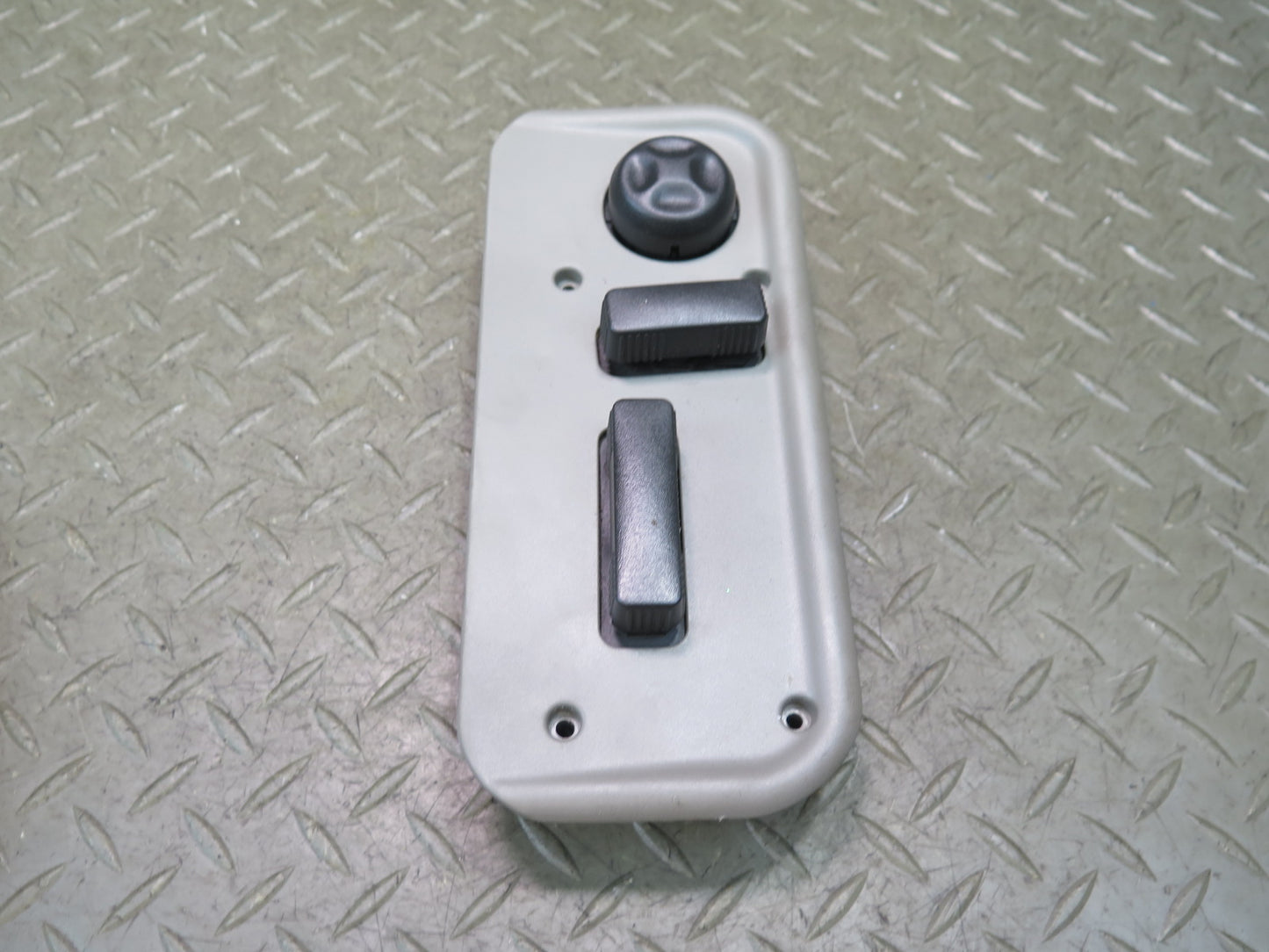 2003-2007 Hummer H2 Front Right Side Seat Adjust Control Switch
