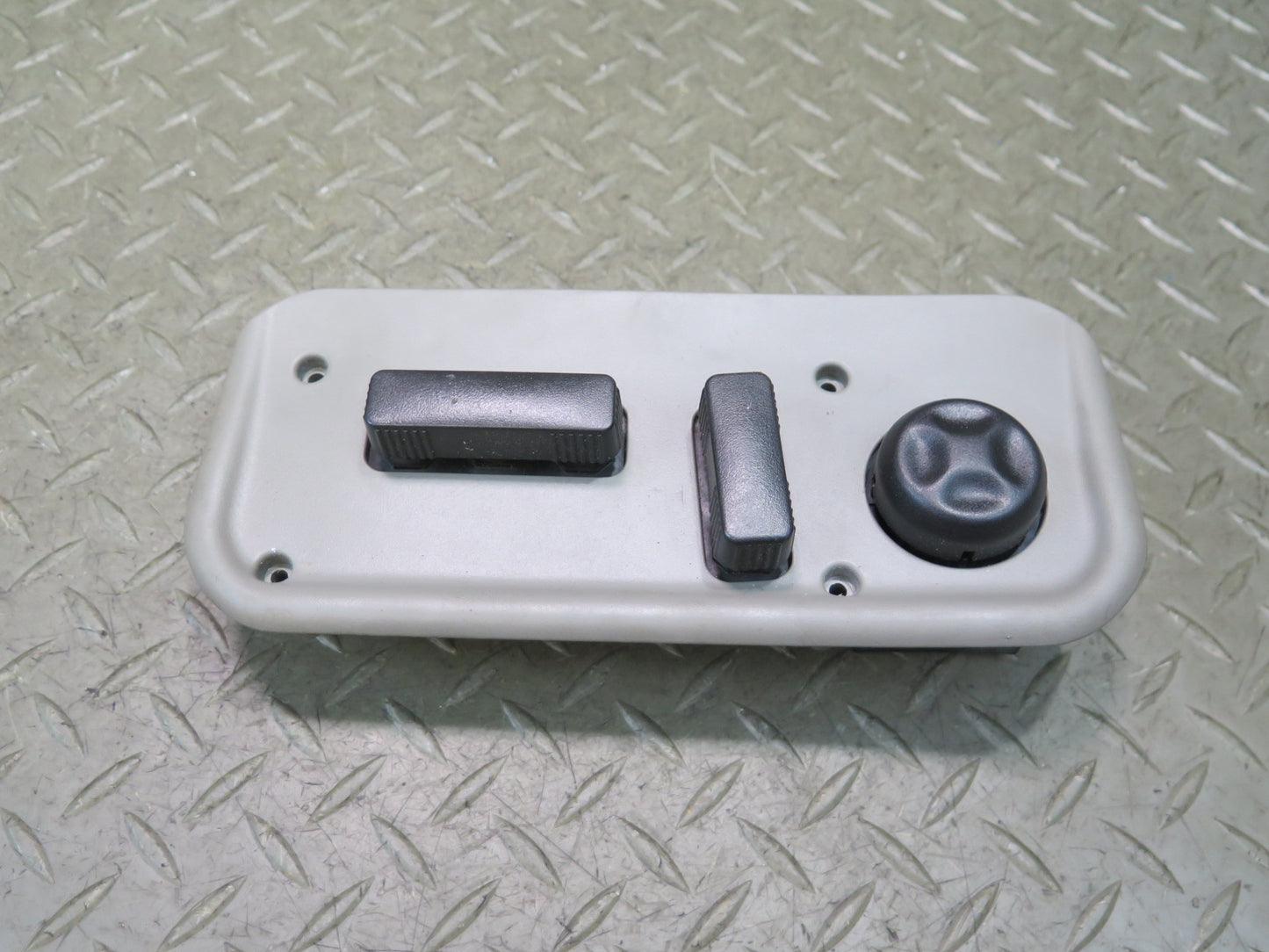 2003-2007 Hummer H2 Front Right Side Seat Adjust Control Switch