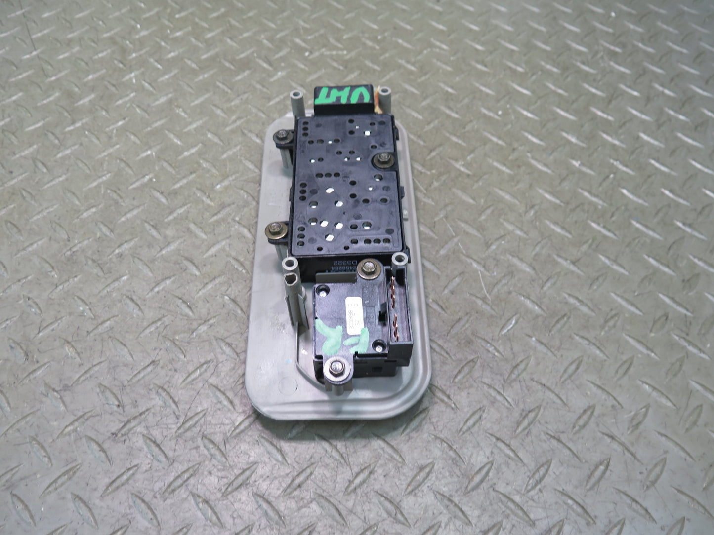 2003-2007 Hummer H2 Front Right Side Seat Adjust Control Switch