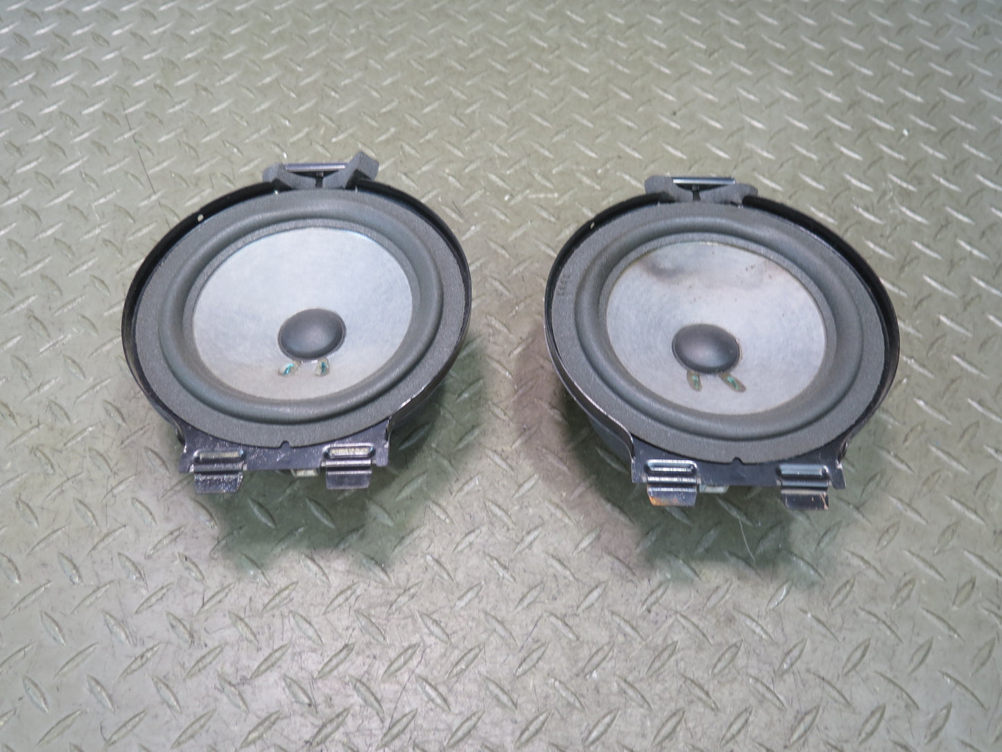 2003-2007 Hummer H2 Front Left & Right Door Bose Speaker Set of 2