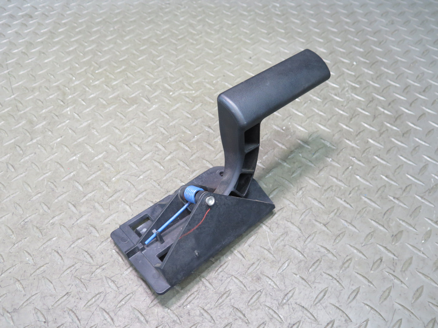 2003-2007 Hummer H2 Front Left Driver Side Door Interior Handle
