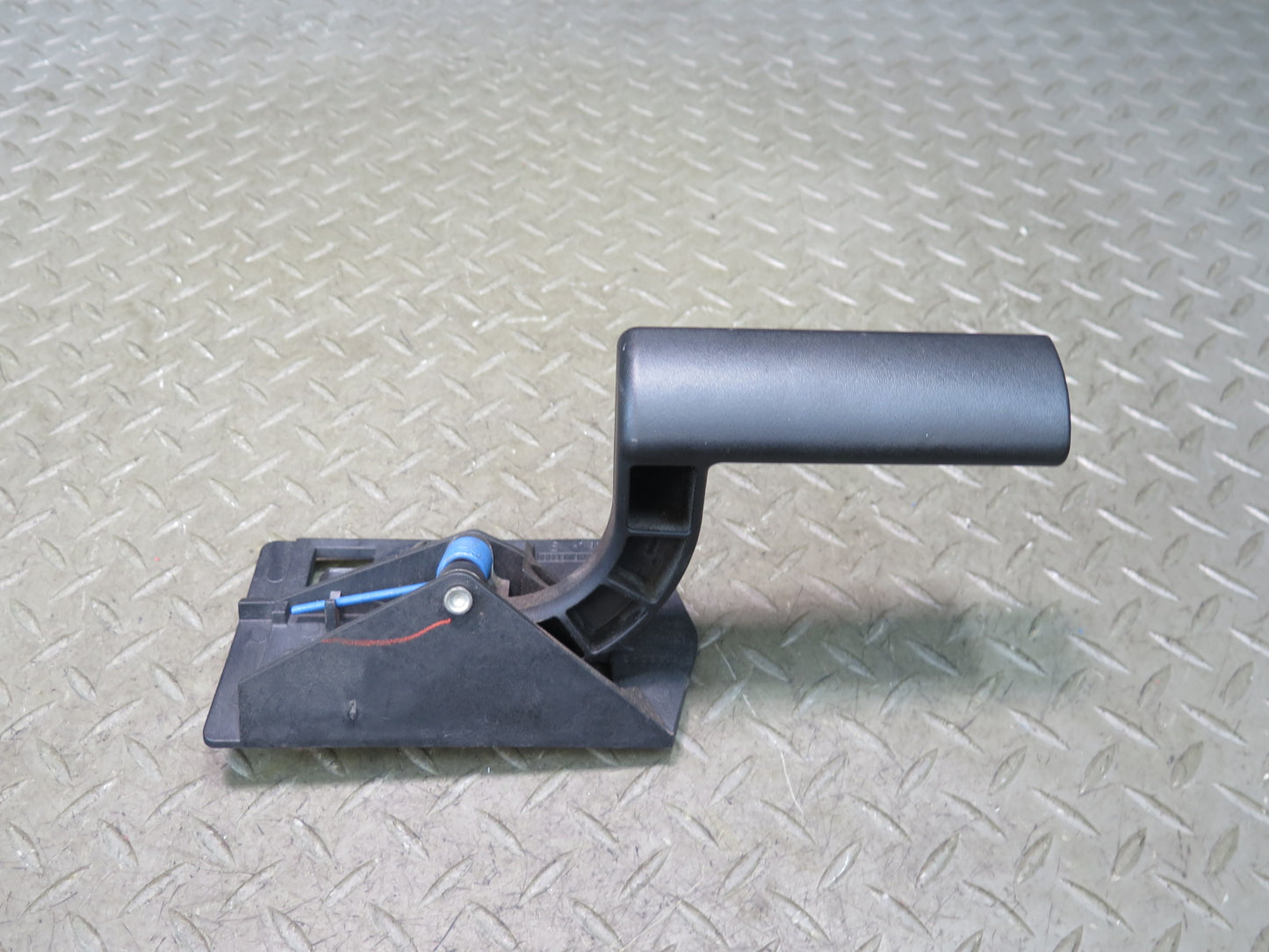 2003-2007 Hummer H2 Front Left Driver Side Door Interior Handle